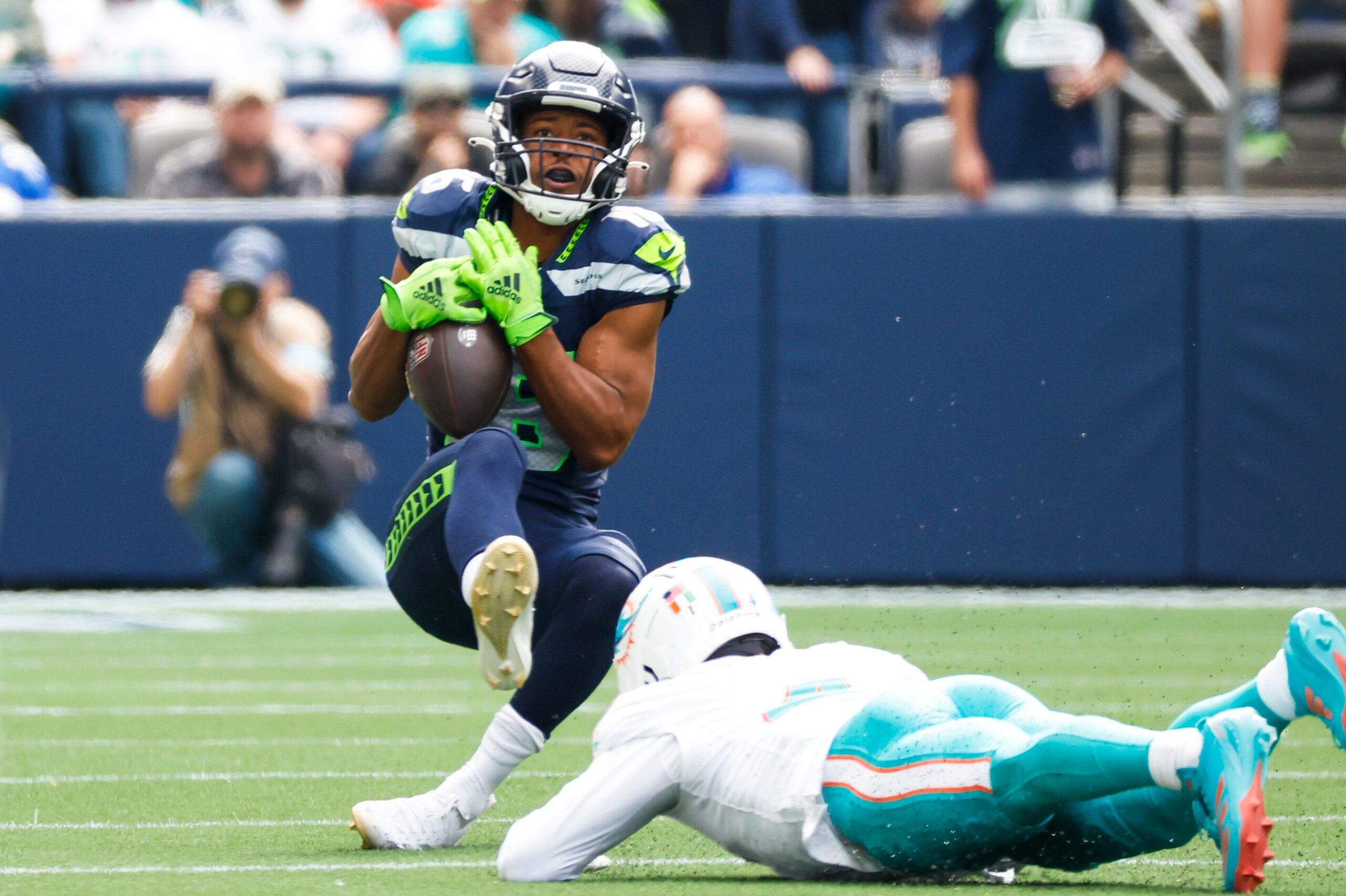 Tyler Lockett, Seattle Seahawks, NFL, wide receiver, free agent, football, Seahawks news, NFL free agency, Tyler Lockett departure, Tyler Lockett contract, NFL rumors, sports news, Davante Adams, Chris Godwin, Amari Cooper
