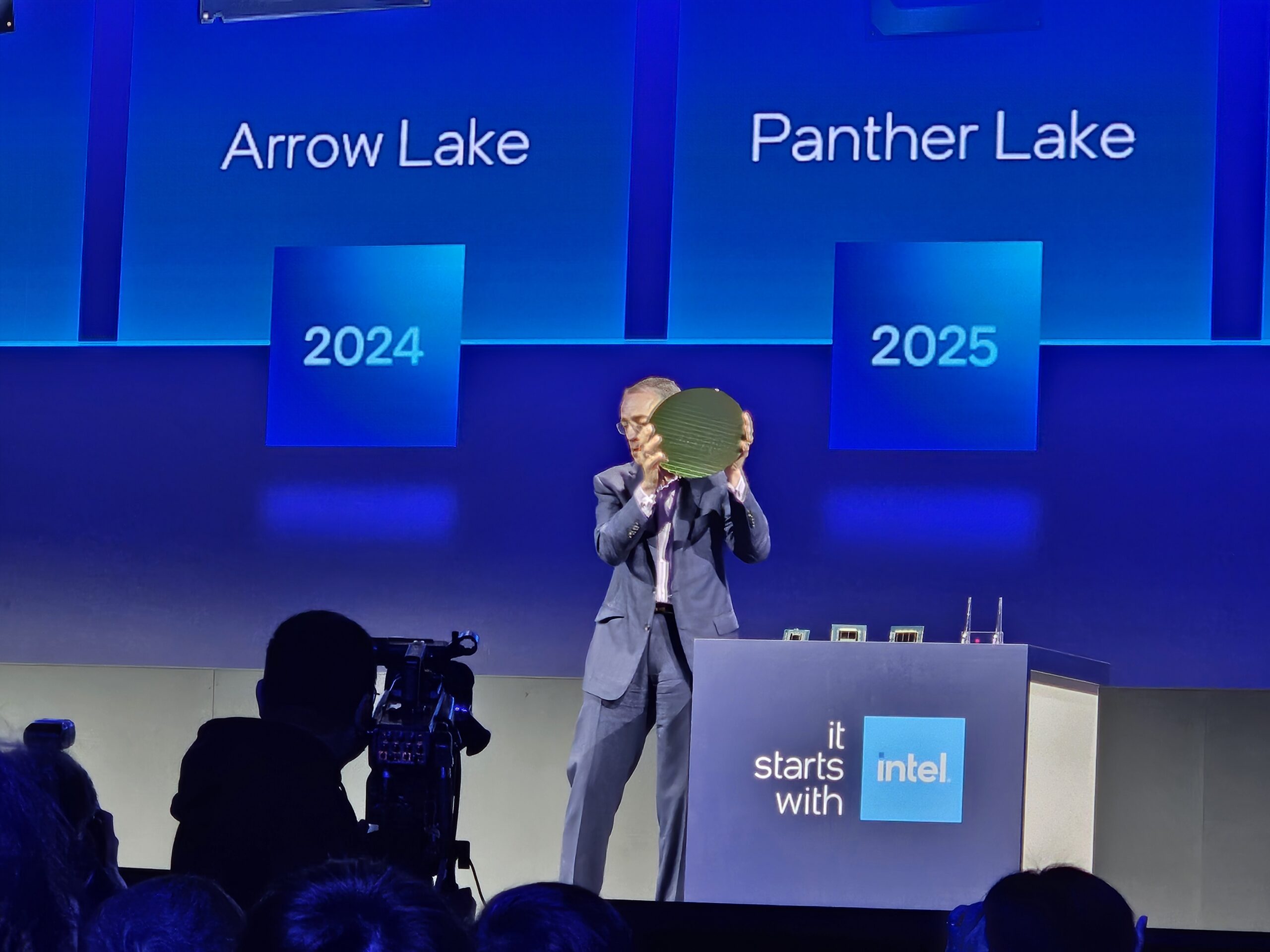 Intel, Lunar Lake, Arrow Lake, Panther Lake, processor, CPU, roadmap, Gelsinger, Computex, Snapdragon X Elite, Qualcomm, mobile processor, desktop chip, NPU, Core Ultra, Meteor Lake, 18A process, TSMC, compute tile, controller tile, PC, technology, PCWorld
