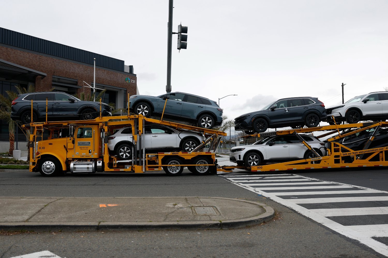 Donald Trump, Tariffs, Mexico, Canada, Automakers, USMCA, Trade War, Karoline Leavitt, Ford, General Motors, Stellantis, Tesla, Elon Musk, United Auto Workers, Justin Trudeau, Fentanyl, Trade, Imports, Exports, Economy, Politics
