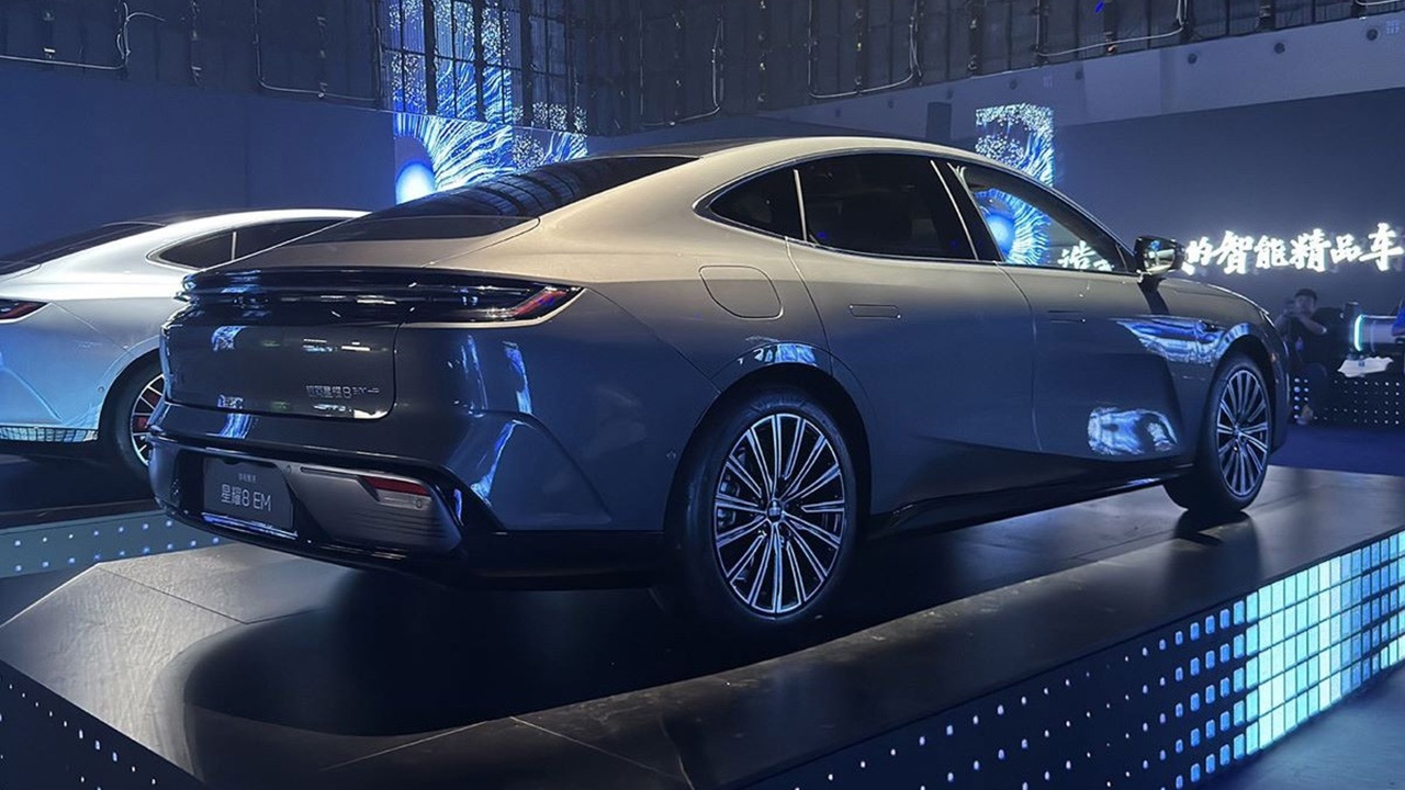 Geely Galaxy Starshine 8, Geely, Galaxy, Starshine 8, electric vehicle, EV, plug-in hybrid, China, luxury EV, NordThor EM-P, autonomous driving, LiDAR, Flyme Auto, Qualcomm Snapdragon 8155, CATL battery, B+ class saloon, car review, car news, automotive, vehicle launch
