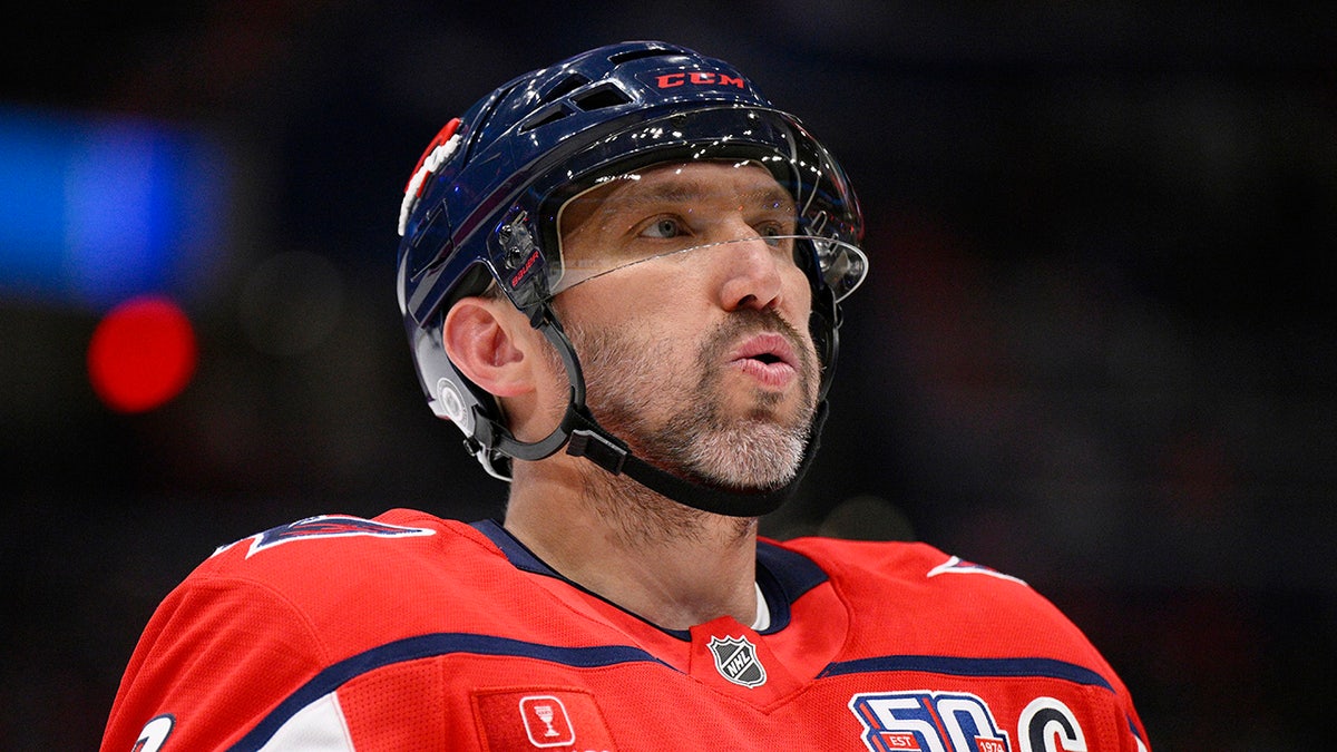 Alex Ovechkin, Washington Capitals, NHL, Hockey Fights Cancer, V Foundation, pediatric cancer research, Wayne Gretzky, NHL scoring record, goal-scoring record, Monumental Sports & Entertainment, Shane Jacobson, hockey, cancer research, sports, donation, fundraising
