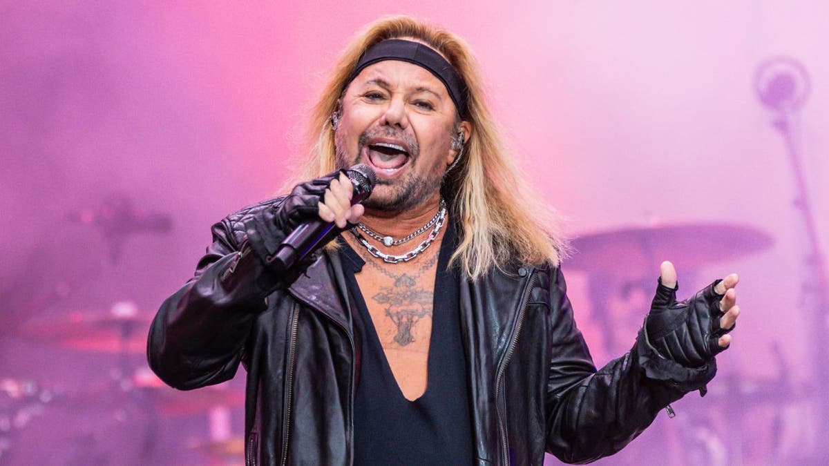 Vince Neil, Mötley Crüe, Las Vegas residency, postponed, medical procedure, Nikki Sixx, Tommy Lee, John 5, Dr. Feelgood, plane crash, Scottsdale Airport, Dolby Live, September, October, Crüeheads, health, recovery, entertainment news
