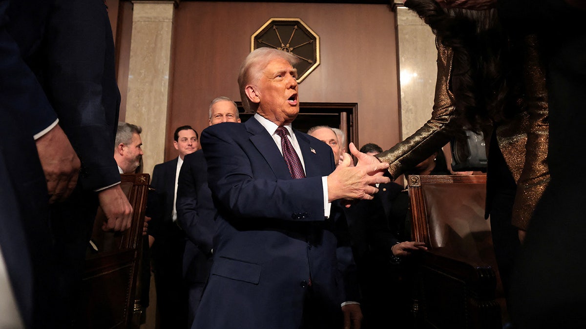 Donald Trump, federal workers, buyouts, remote work, bureaucracy, draining the swamp, American Federation of Government Employees, union complaint, federal employees, government resignations
