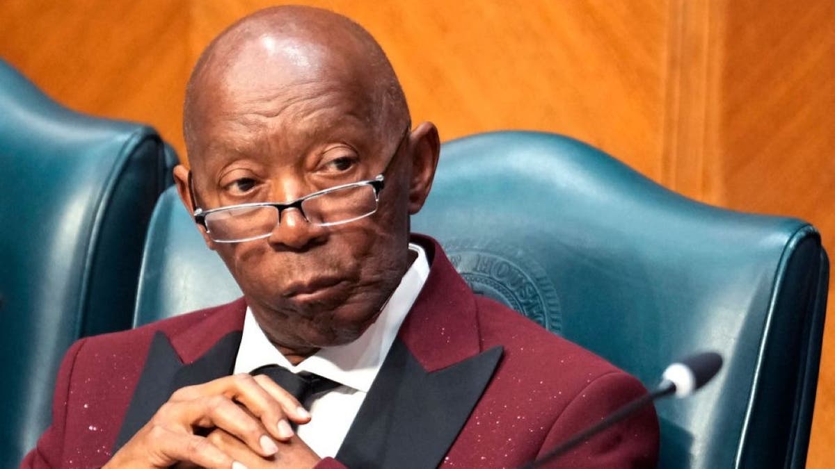 Sylvester Turner, Rep. Sylvester Turner, Sylvester Turner death, Texas, Houston, Bennie Thompson, Hakeem Jeffries, Sheila Jackson Lee, Texas House of Representatives, Mayor of Houston, osteosarcoma, bone cancer, Greg Abbott, Texas 18th Congressional District, Barbara Jordan, Medicaid

