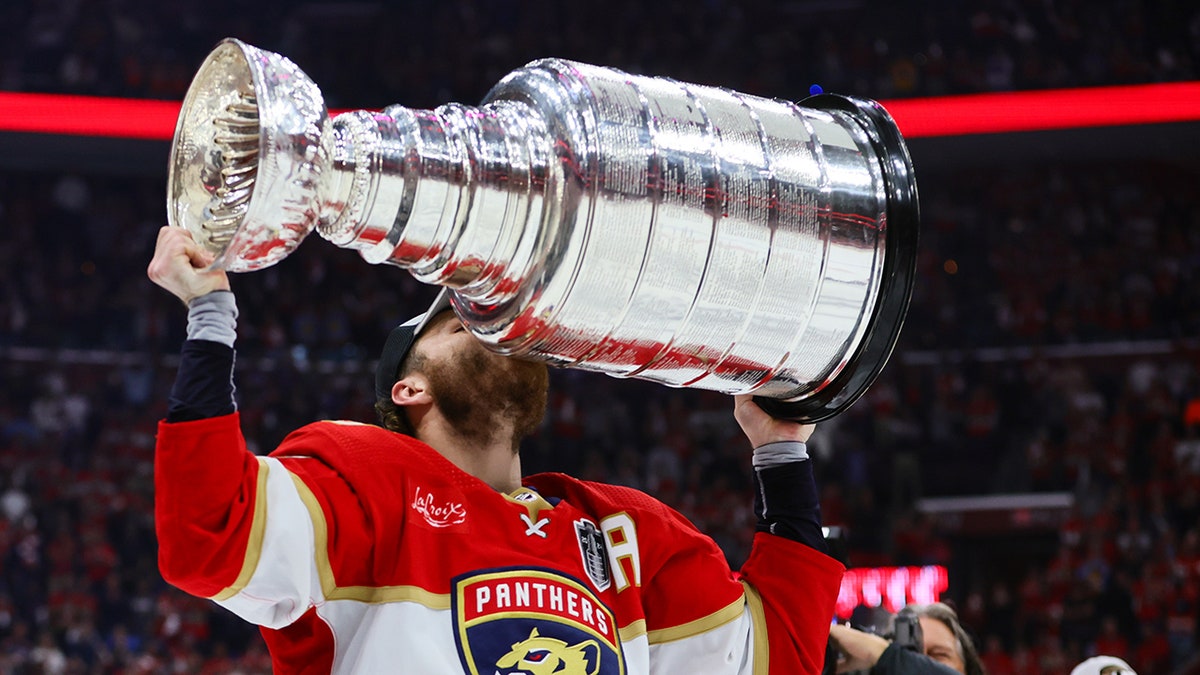 Ron DeSantis, Florida, Canada, Stanley Cup, Hockey, Florida Panthers, Tampa Bay Lightning, NHL, Boycott, Tourists, 4 Nations Face-Off, USA, Rivalry, Sports
