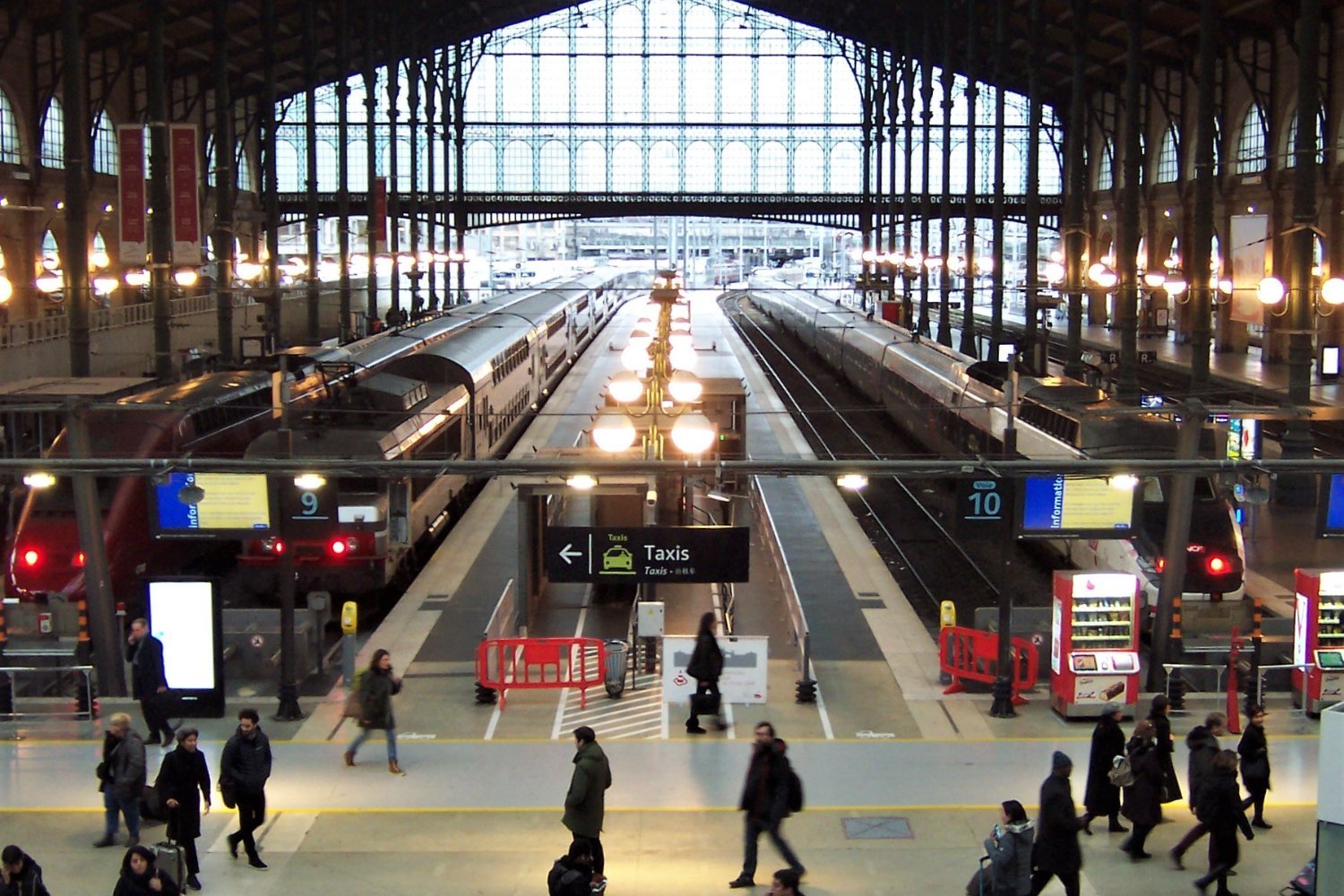 Gare du Nord, Paris train station, WWII bomb, unexploded ordnance, train disruption, St. Denis, SNCF, Eurostar, bomb disposal, historical explosives, Amatol bombs, ordnance detonation, World War II, train delays, Paris travel, bomb removal, UXO, explosive relics