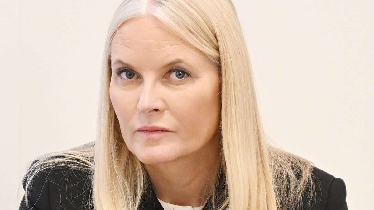 Norwegian Crown Princess, Mette-Marit, pulmonary fibrosis, lung disease, Royal House of Norway, health update, chronic illness, official duties, royal family, disease progression, shortness of breath, Mayo Clinic, treatment, lung transplant, health challenges, royal schedule

