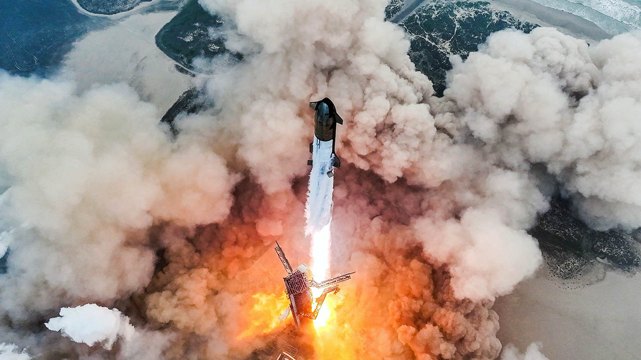 SpaceX, Starship, Super Heavy, rocket launch, test flight, Starbase, chopstick arms, engine failure, explosion, debris, Starlink satellites, Elon Musk, Mars, Flight 8, Flight 7, Dan Huot, Raptor engines, reusable spacecraft, space exploration
