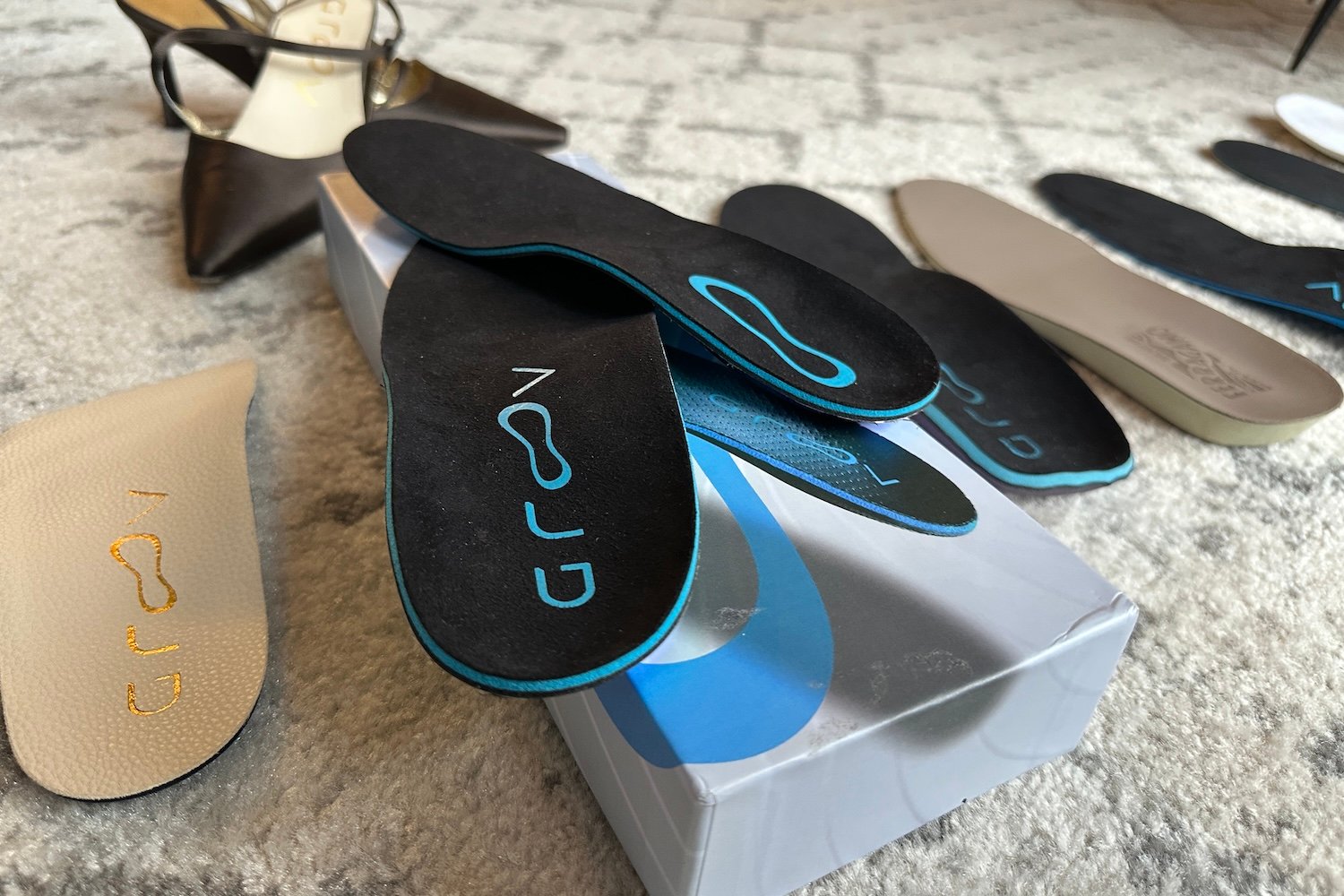Groov insoles, custom insoles, foot pain relief, arch support, iPhone app, foot scanning, 3D foot model, personalized insoles, shoe inserts, podiatry alternative, comfortable shoes, foot health, insole review, mobile foot scanning, AI-powered insoles
