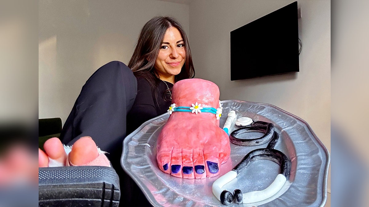 bunion cake, foot cake, birthday cake, surgery recovery, Claudia Shead, Madeira cake, bunion surgery, foot condition, podiatric pastry, funny cake, themed cake, lifestyle, Fox News
