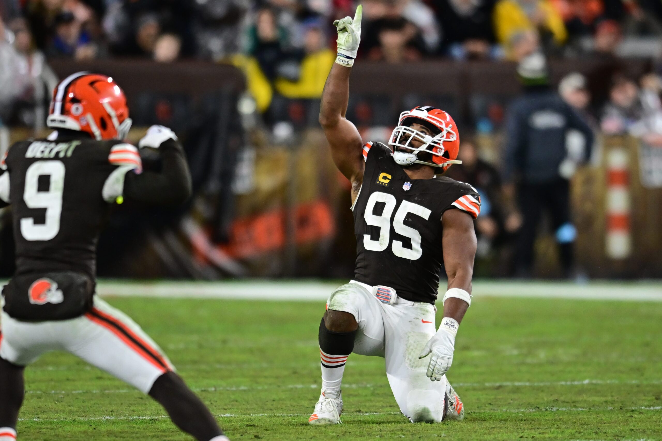 Myles Garrett, Cleveland Browns, contract extension, NFL, highest-paid non-quarterback, Maxx Crosby, Nick Bosa, Micah Parsons, Dallas Cowboys, Cincinnati Bengals, Ja'Marr Chase, Jerry Jones, Dak Prescott, CeeDee Lamb, Philadelphia Eagles, Washington Commanders, Josh Sweat, Milton Williams, Dante Fowler, Trey Hendrickson, New England Patriots, NFL free agency, trade request, AFC North, salary cap, USA TODAY Sports, Tyler Dragon
