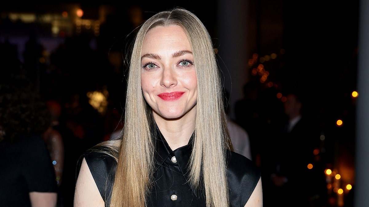 Amanda Seyfried, wardrobe malfunction, Glen Powell, Critics Choice Awards, Dior Haute Couture, The Dropout, Top Gun: Maverick, celebrity news, red carpet, fashion disaster, mental health, entertainment news
