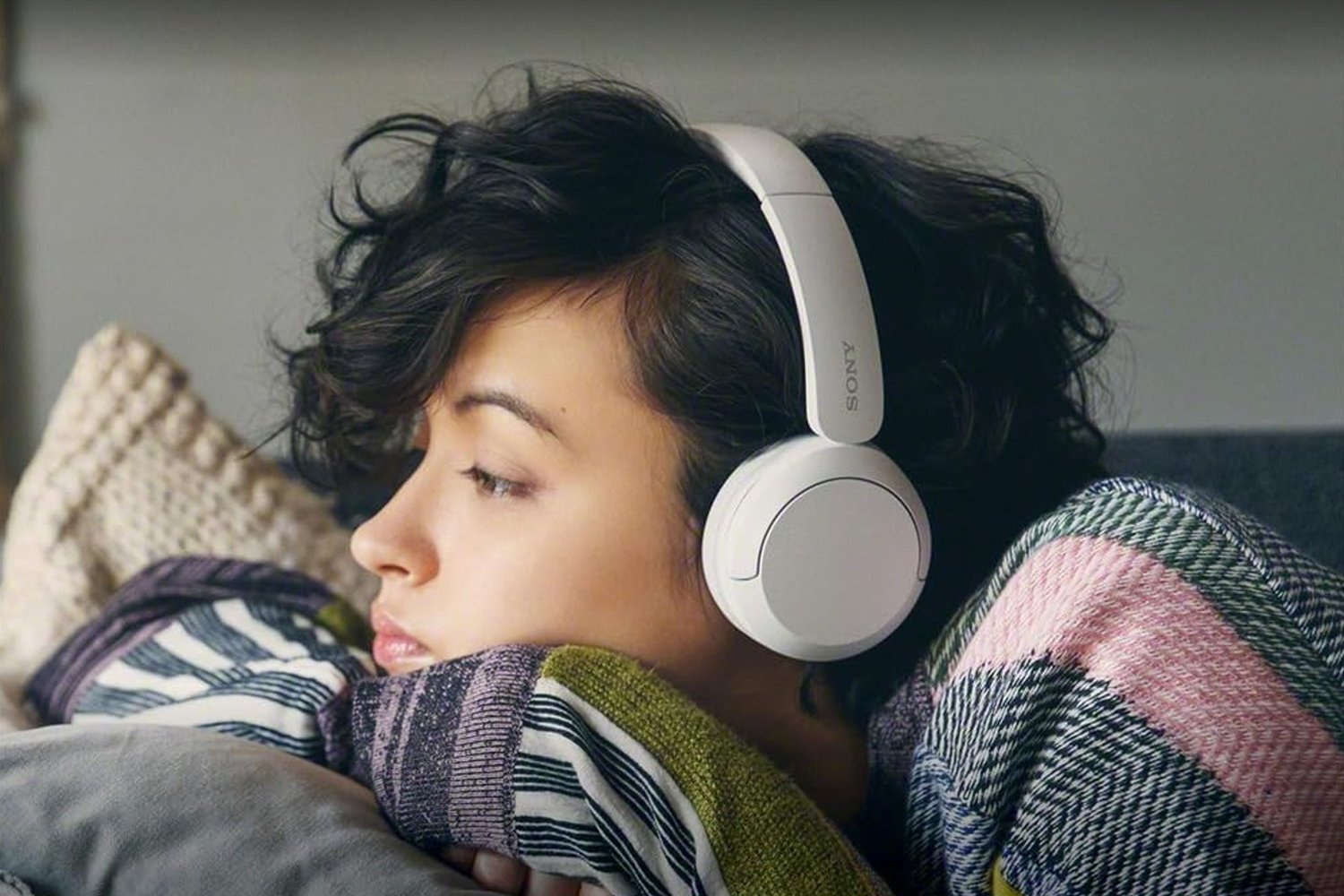 Sony WH-CH520, wireless headphones, Bluetooth headphones, on-ear headphones, headphones sale, headphone deals, Amazon, cappuccino, black, blue, white, multi-point Bluetooth, noise isolation, long battery life, comfortable headphones, cheap headphones, affordable headphones
