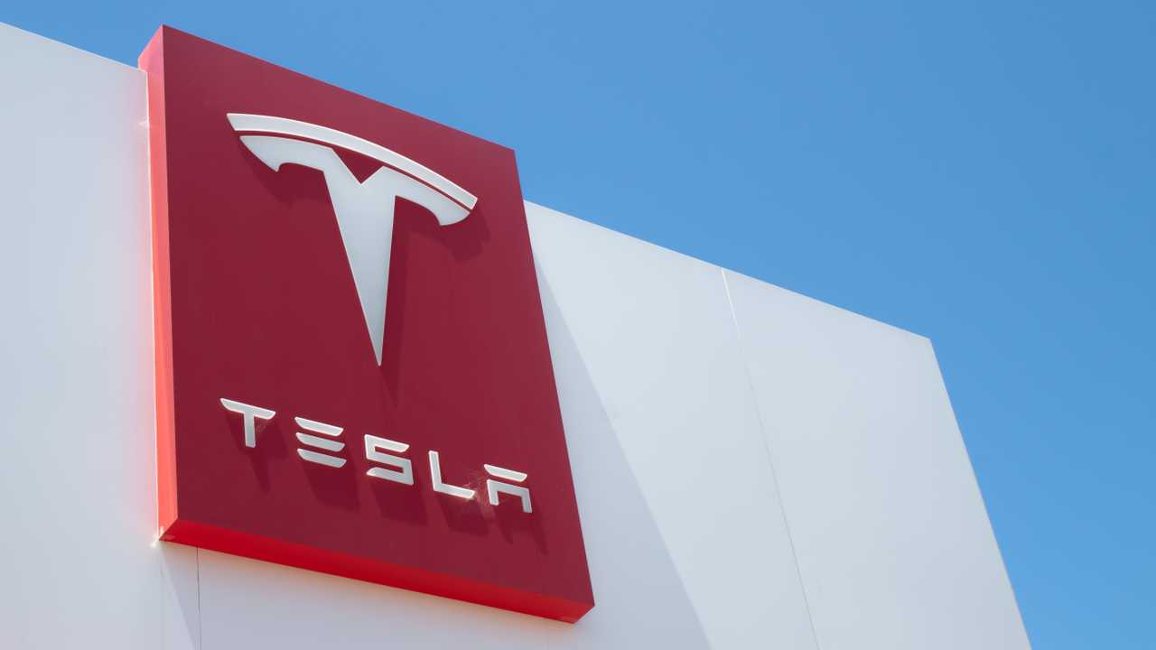Tesla, stock market decline, Elon Musk, Donald Trump, electric vehicles, Model Y, Geely Geome, market share, investor concerns, trade policies, tariffs, brand perception, social media, X, financial analysis
