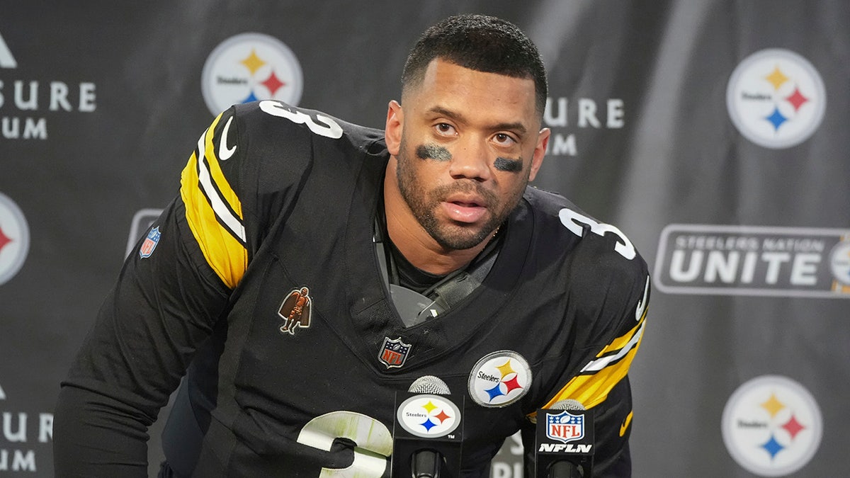 Russell Wilson, NFL, free agency, Cleveland Browns, New York Giants, quarterback, Deshaun Watson, Daniel Jones, Aaron Rodgers, Justin Fields, Steelers, NFL Draft, 2025 NFL Draft, rumors, signings, football, sports

