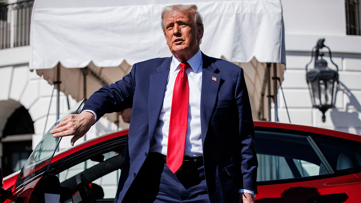 Donald Trump, Elon Musk, Tesla, stock rebound, protests, White House, electric vehicles, EV, DNC, Ken Martin, Peter Doocy, tariffs, American economy, Elizabeth Warren, Joe Biden, Jen Psaki, United Auto Workers, Scott Jennings, CNN, Collin Rugg, Sawyer Merritt, Marjorie Taylor Greene, Truth Social, vandalism, DOGE, Sen. Marsha Blackburn, Democratic Congressional Campaign Committee, Katherine Clark, House Committee on Financial Services, Chris D. Jackson.
