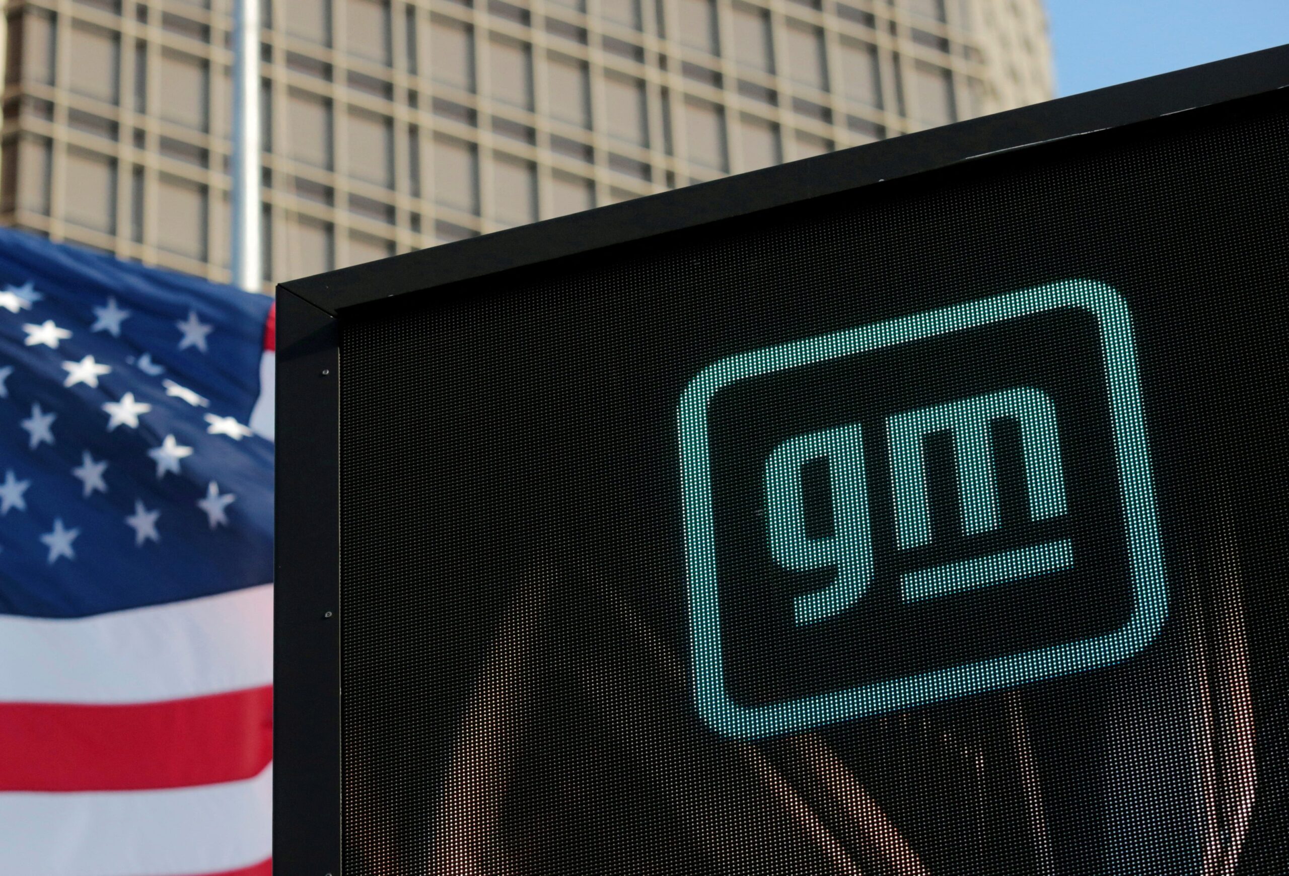 Donald Trump, General Motors, GM, Mary Barra, tariff war, investment plans, automakers, Commerce Secretary Howard Lutnick, assembly, production, United States, Canada, Mexico, free trade rules, Ford, Jim Farley, Stellantis, John Elkann, vehicle emissions, North American investment, auto tariffs, American manufacturing, steel, aluminum, metals tariffs, Mexican border, Canadian border, American Automotive Policy Council, Detroit Three, reciprocal tariffs, Europe, Japan, South Korea
