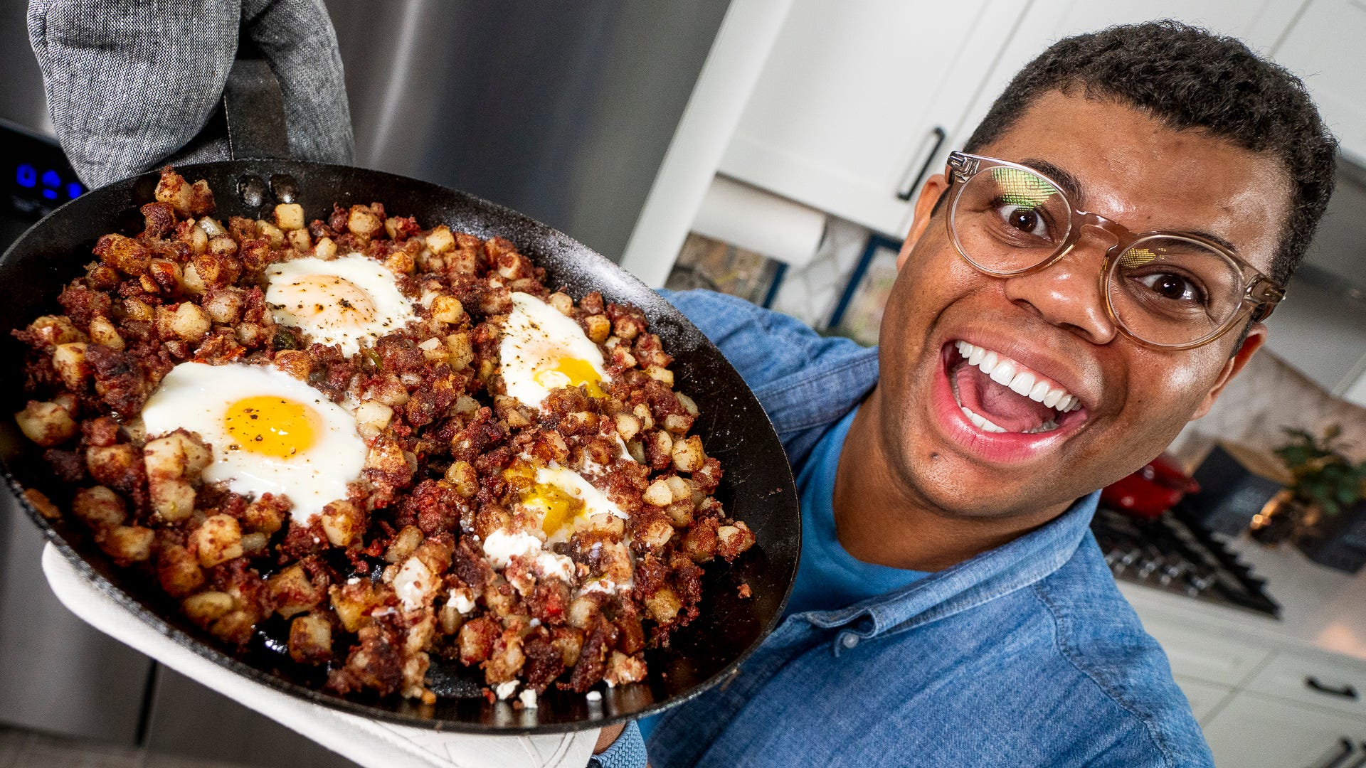 corned beef hash, St. Patrick's Day recipe, Irish recipe, one-pan meal, crispy corned beef hash, Potatoes O'Brien, corned beef and cabbage, Irish-American food, easy corned beef recipe, corned beef history, St. Patrick's Day food, breakfast hash
