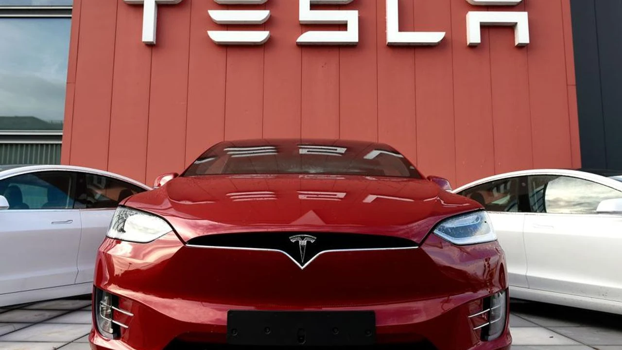 Tesla, Elon Musk, electric vehicle production, EV production, US production, production capacity, Tesla Semi, Cybercab, Model 3, Model Y, Full Self-Driving, FSD, autonomous driving, Tesla growth, electric vehicles, new models, 2025 launch, Nevada production facility
