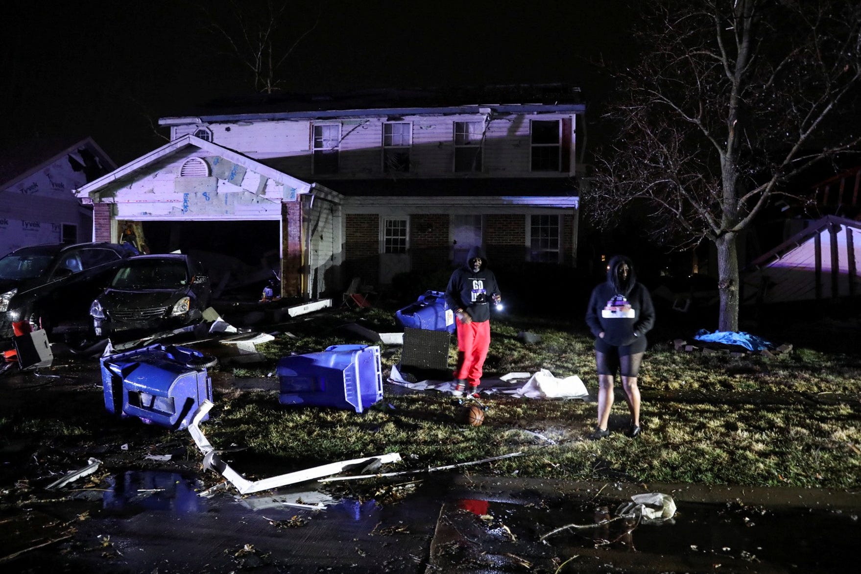 tornadoes, severe weather, South, Missouri, Bakersfield, Texas Panhandle, dust storm, car crashes, Alabama, Mississippi, Louisiana, Georgia, Tennessee, Florida Panhandle, Arkansas, flash flooding, thunderstorms, high winds, tornado watch, weather forecast, National Weather Service, fatalities, injuries, damage
