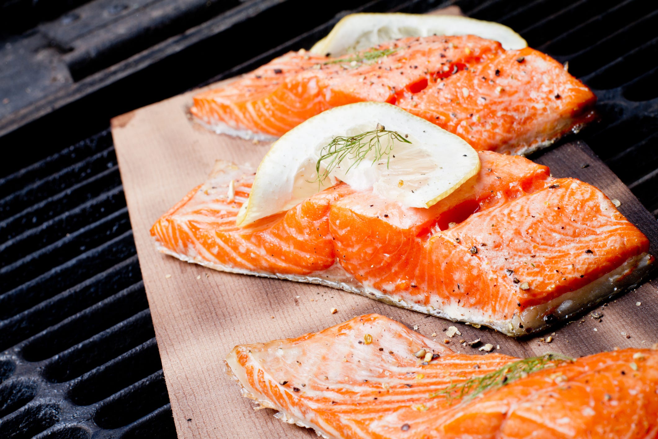 salmon, nutrition, health benefits, omega-3 fatty acids, heart health, brain health, protein, vitamins, minerals, risks, mercury, sodium, blood thinner, salmon skin, DHA, EPA
