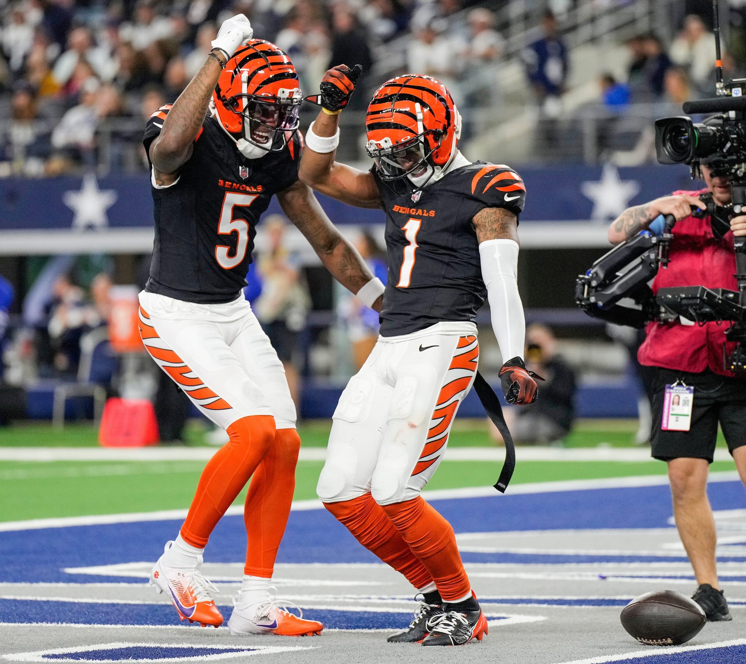 Ja'Marr Chase, Tee Higgins, Cincinnati Bengals, NFL, contract, extension, highest-paid receiver, wide receiver, AAV, average annual value, NFL contracts, NFL offseason, Myles Garrett, receiver duo, Tyreek Hill, Jaylen Waddle
