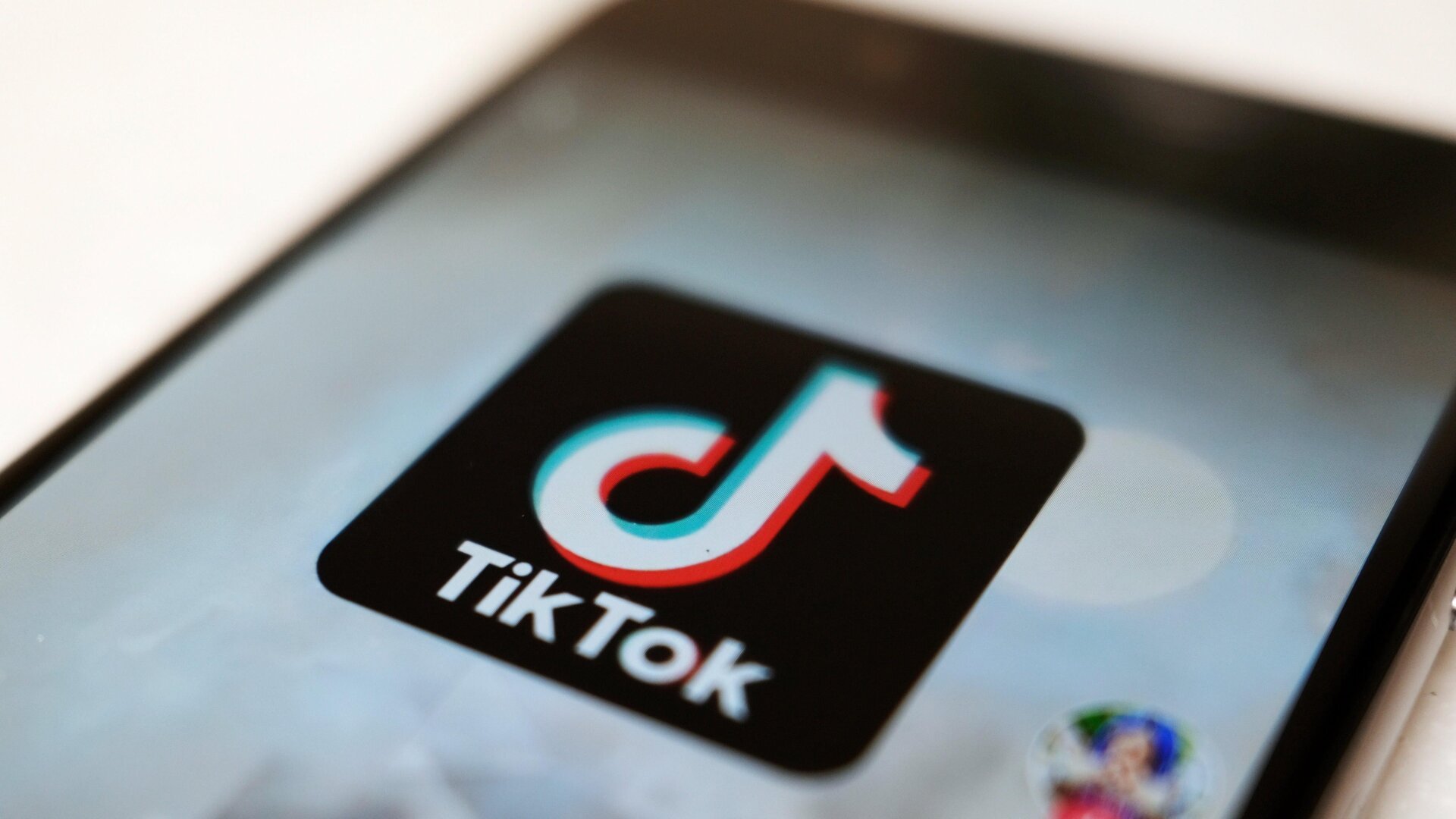 TikTok, YouTube, short-form video, content consumption, mobile video, App Annie, social media, video platforms, streaming, Reels, Instagram, Reddit, video trends, social media trends, ByteDance, video marketing, mobile users, video content, digital marketing, social media engagement
