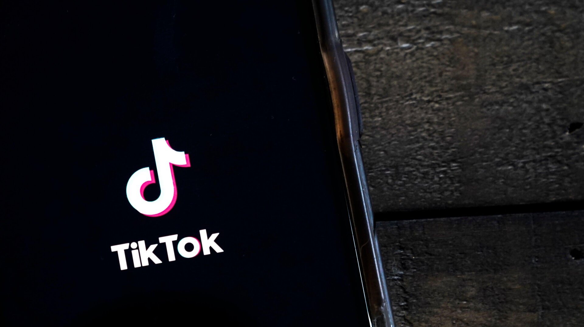 TikTok, video length, upload limit, five-minute videos, Matt Navarra, social media, TikTok Stories, short-form content, viral challenges, social media consultant, video upload, TikTok updates
