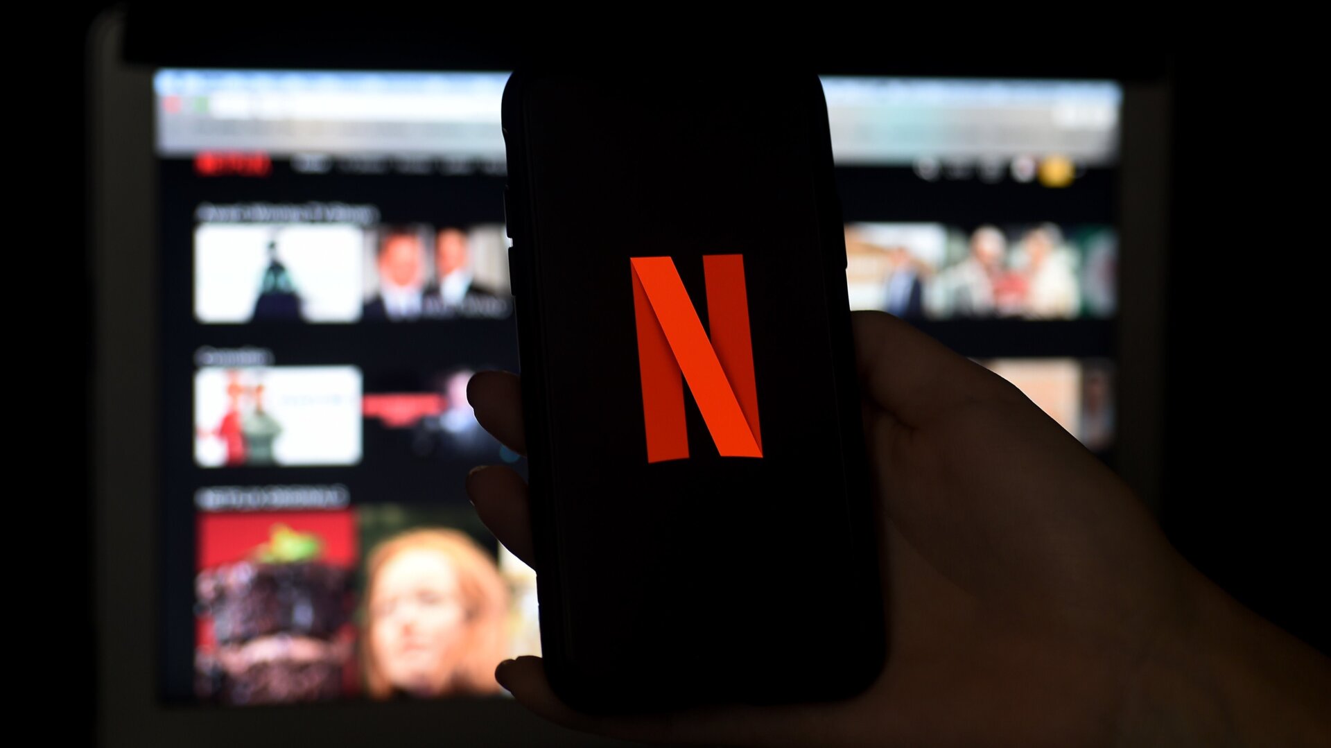 Netflix, Play Something, Shuffle Play, streaming, decision paralysis, algorithm, content suggestion, user habits, watchlist, entertainment, TV shows, movies, new feature, subscription, streaming service, what to watch, recommendation, text-to-speech, screen-readers
