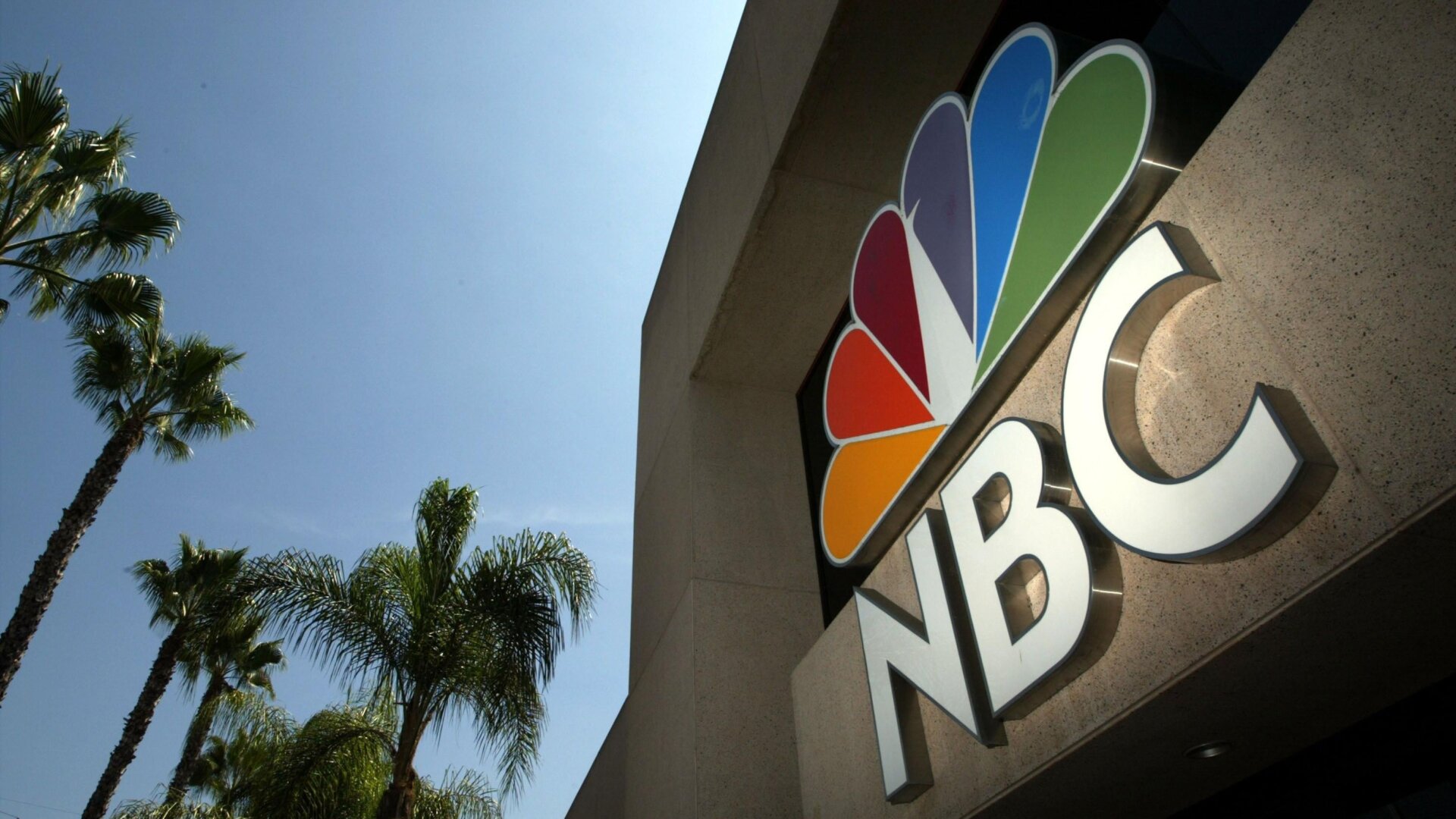 YouTube TV, NBCUniversal, Sunday Night Football, contract dispute, streaming service, Peacock, carriage terms, channel agreement, NBC, Bravo, E!, regional sports networks, Google, price increase, TV provider

