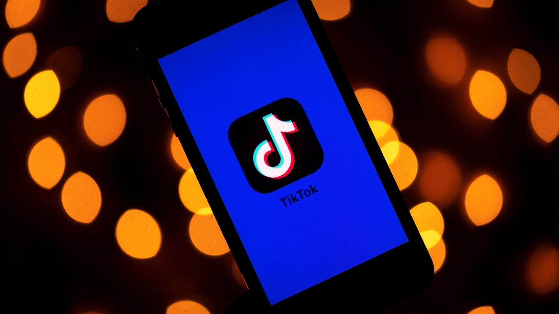 TikTok, Effect Studio, augmented reality, AR, lenses, visual effects, creators, in-app features, beta testing, social media, Matt Navarra, TechCrunch, Facebook, Snap, Snapchat, Spectacles, mobile AR platform
