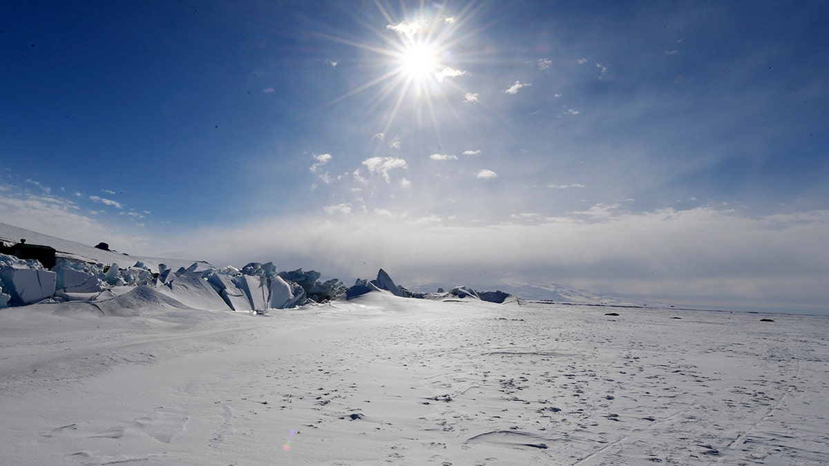 South Africa, Antarctica, SANAE IV base, research team, physical assault, sexual harassment, psychological evaluation, remote base, Queen Maud Land, isolation, mental health, Ministry of Environment, investigation, apology, extreme environment
