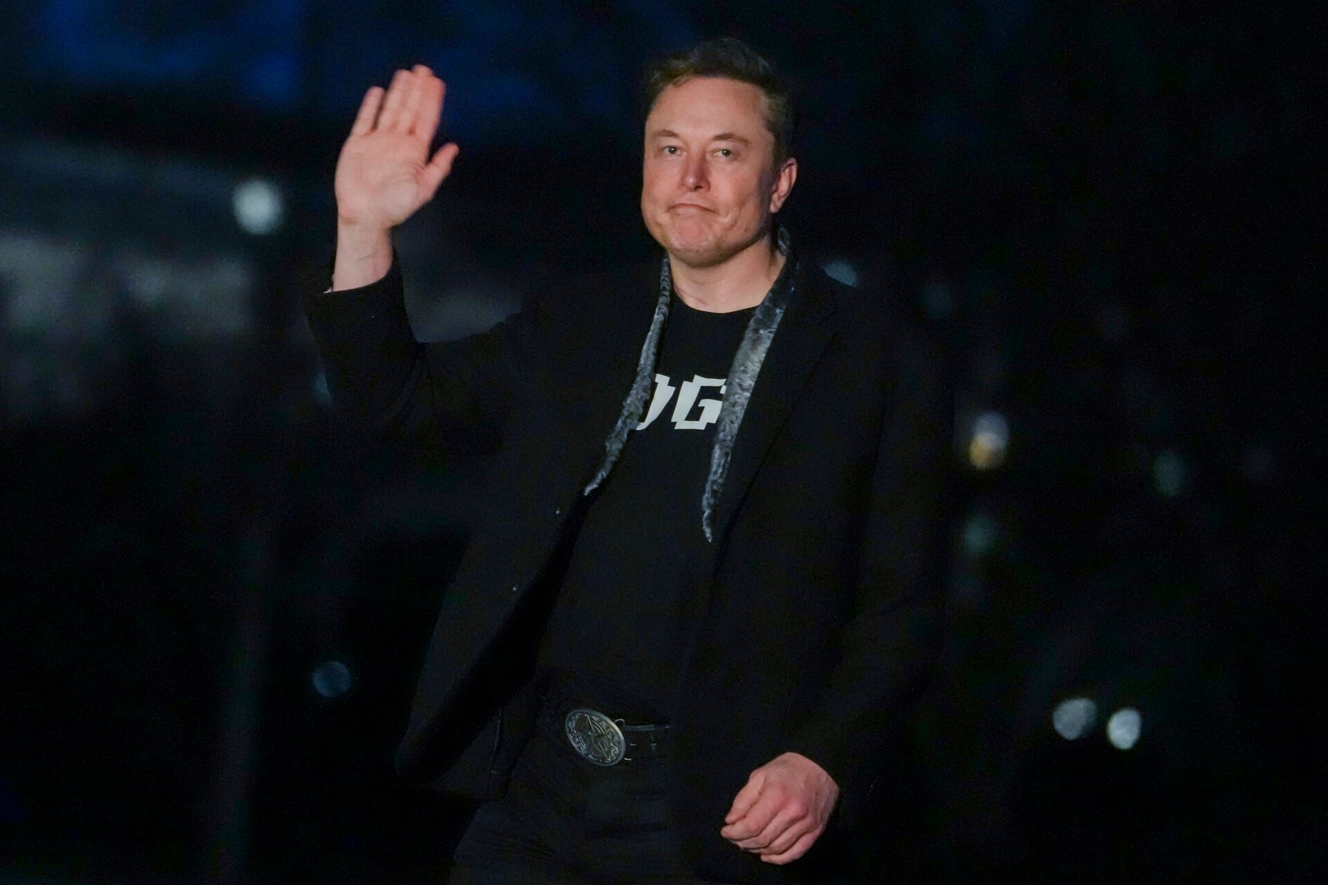 Elon Musk, xAI, Microsoft, OpenAI, Sam Altman, AI, artificial intelligence, data centers, Grok, chatbot, X, Trump, BlackRock, MGX, investment, funding, AI infrastructure, compute, Colossus, AI race, Republican party, social media, technology.
