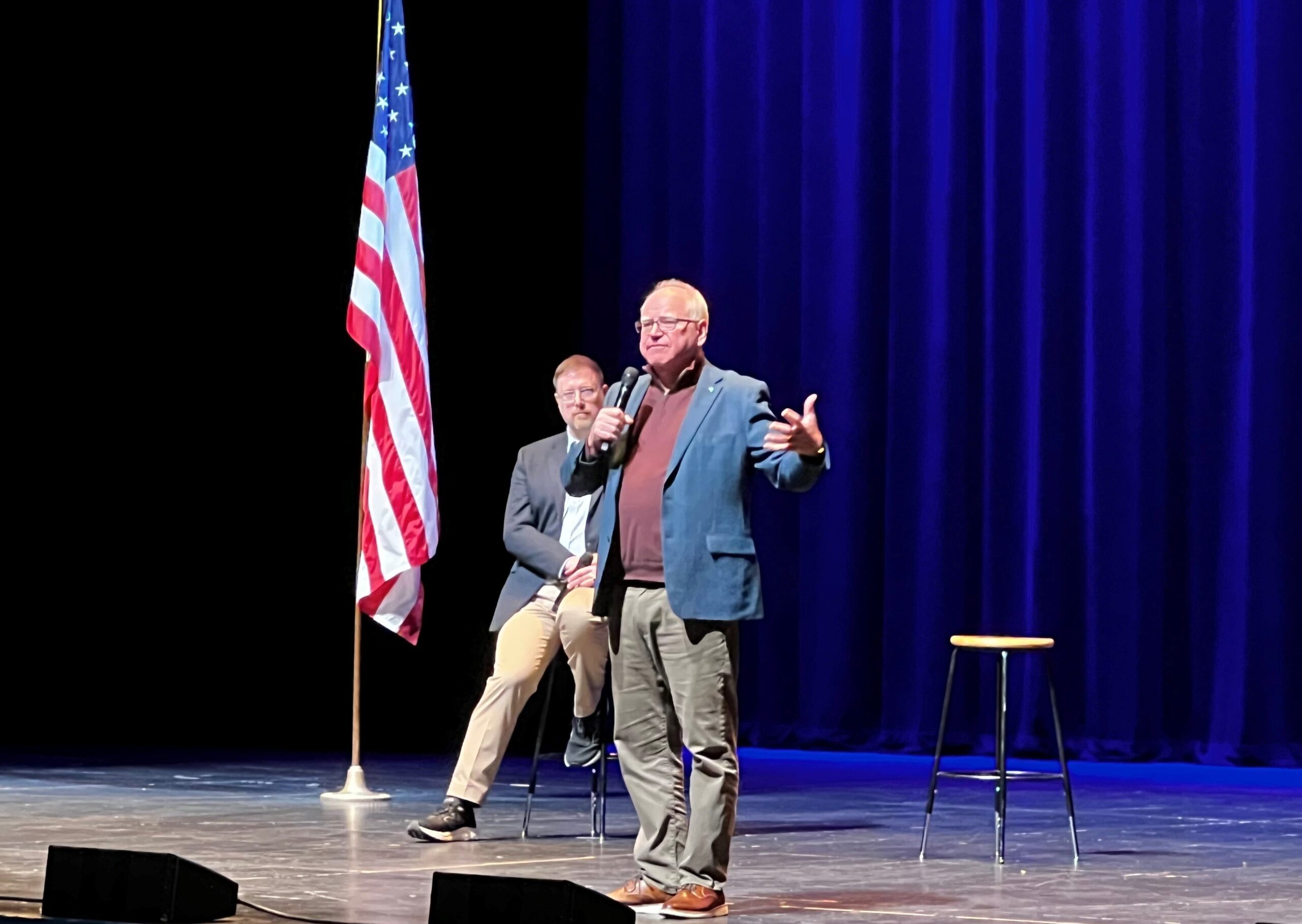 Minnesota Gov. Tim Walz, Kamala Harris, Joe Rogan, 2024 Election, The Joe Rogan Experience, Donald Trump, podcast, 