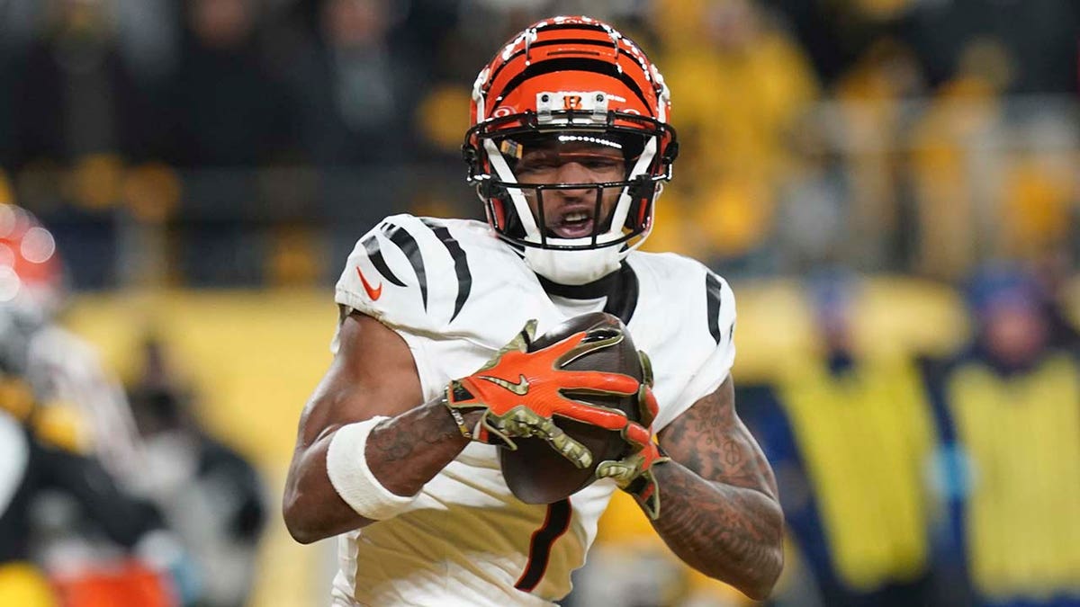 Ja'Marr Chase, Cincinnati Bengals, NFL, contract extension, highest-paid non-quarterback, Joe Burrow, Tee Higgins, salary, distractions, Cincinnati, football, Super Bowl, championship, NFL history, Fox News Sports
