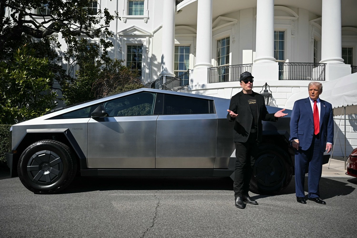 Cybertruck, Tesla, recall, Elon Musk, WhistlinDiesel, trim, manufacturing defect, stock price, Ross Gerber, CEO, electric vehicle, EV, durability, crash risk, glue, warranty claims, Howard Lutnick, investment advice, Tesla stock, automotive news
