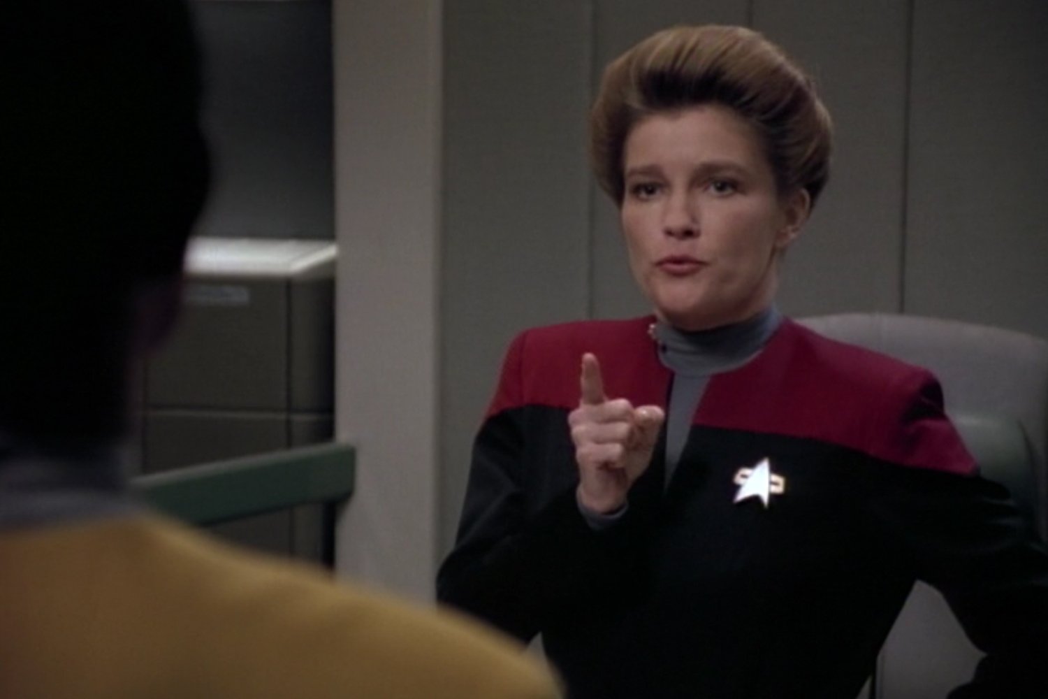 Star Trek: Voyager, Voyager, Prime Factors, Star Trek, Kate Mulgrew, Tuvok, Janeway, Episodic Storytelling, Serialized Storytelling, Science Fiction, TV Review, Television, Streaming, Deep Space Nine, DS9, Strange New Worlds, TNG, Star Trek: The Next Generation, B'Elanna Torres, Maquis, Sikarians, Starfleet, episode review
