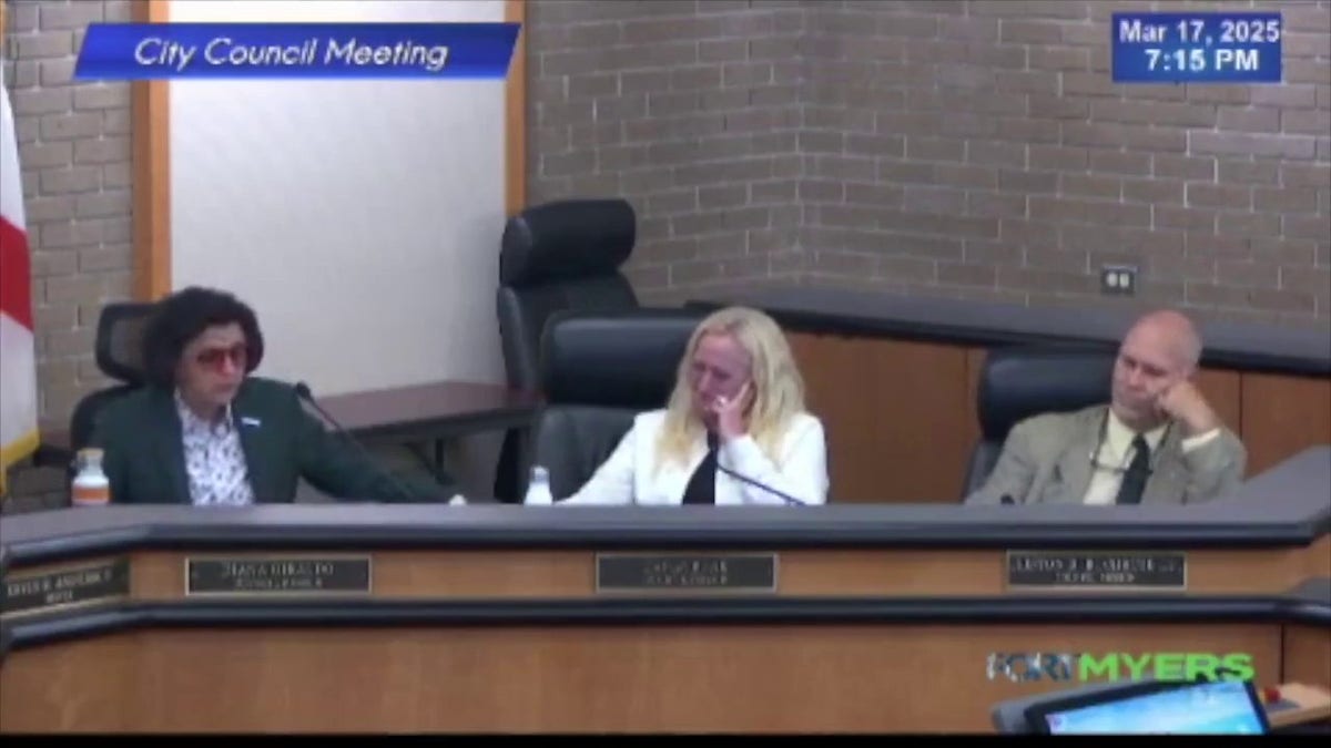 Fort Myers, Florida, ICE, Immigration and Customs Enforcement, City Council, memorandum of agreement, sanctuary city, James Uthmeier, Kevin Anderson, Darla Bonk, Diana Giraldo, deportation, illegal immigration, law enforcement, Florida Attorney General, state funds, federal funds, racial profiling, Hispanic citizens
