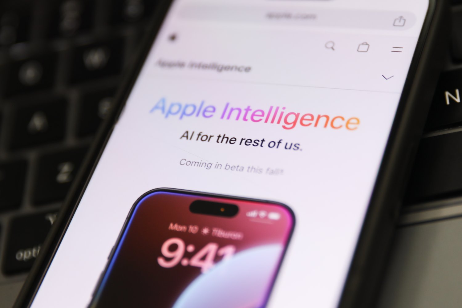 Apple, AI, Siri, Apple Intelligence, Tim Cook, John Giannandrea, Mike Rockwell, Executive Shakeup, Machine Learning, Vision Pro, Craig Federighi, AI Strategy, Product Development, Technology, Silicon Valley, WWDC 2025, AI Crisis, AI Competition, Artificial Intelligence, Tech News
