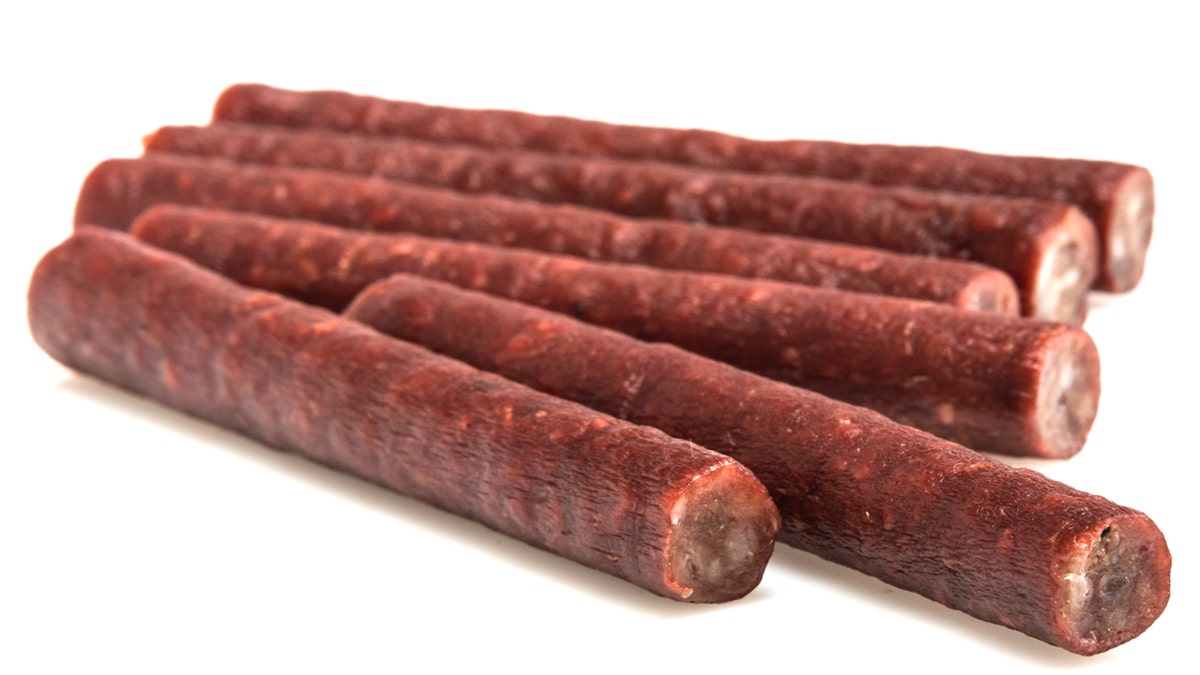 Chomps beef sticks recall, beef sticks recall, Idaho Smokehouse Partners, metal contamination, food safety, food recall, USDA, FSIS, consumer alert, product recall, retail locations, California, Illinois, lot code 25016, establishment number 6220A, food safety standards
