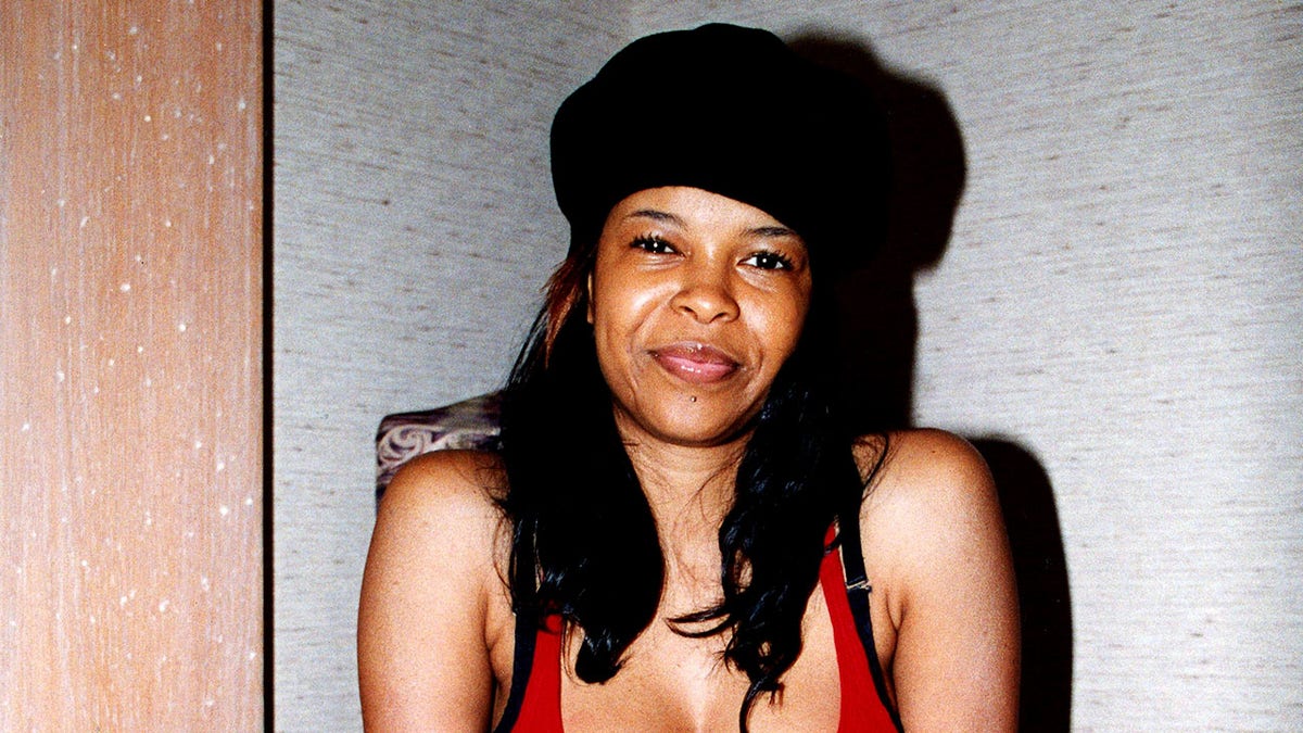 Dawn Robinson, En Vogue, homeless, car life, singer, self-discovery, healing, vulnerability, fundraising scam, celebrity, lifestyle, personal journey, inspiration, financial hardship, music, 1990s, Malibu, freedom, empowerment, fear, Grammy nominations
