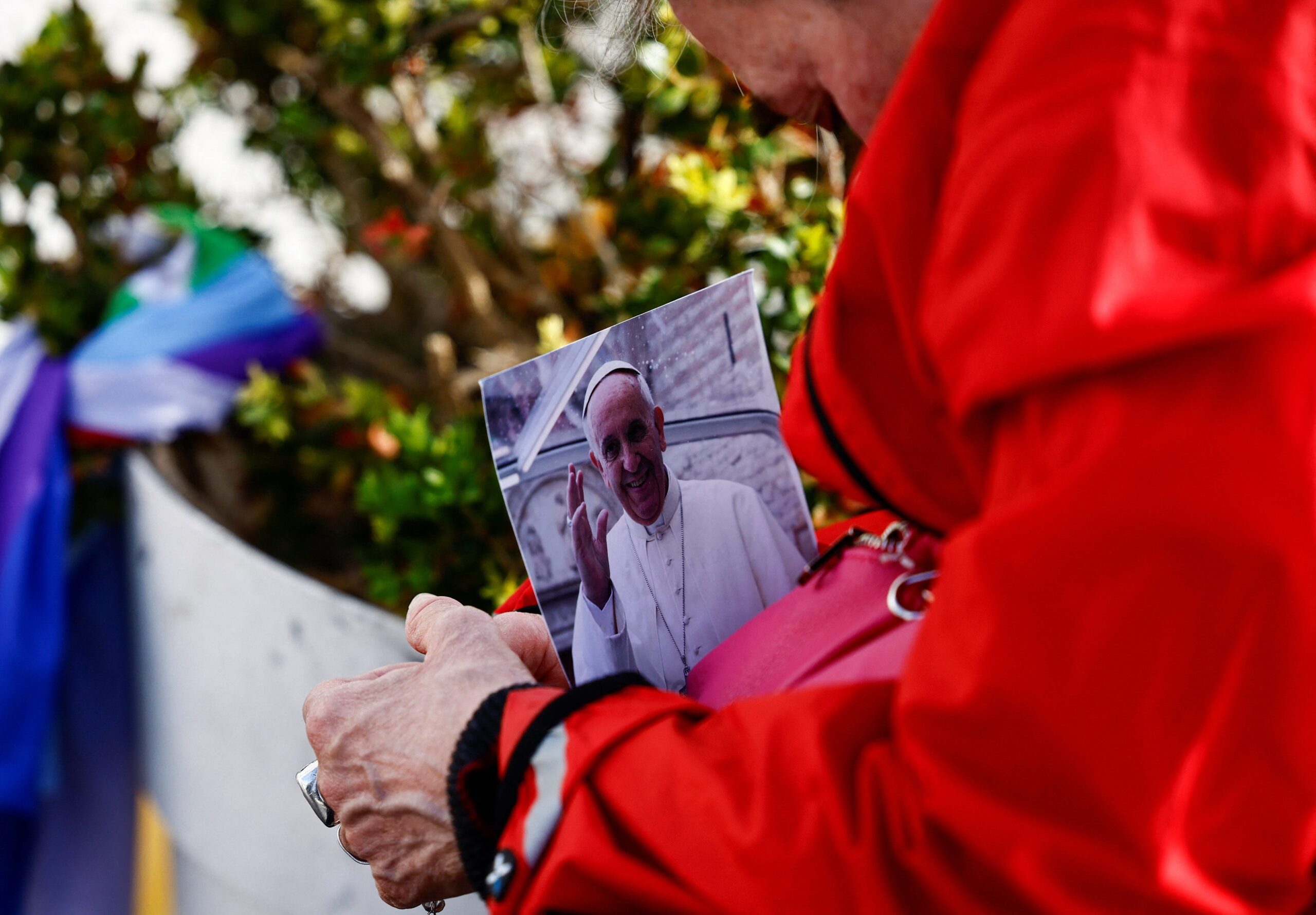 Pope Francis, Vatican City, hospital discharge, respiratory infection, pneumonia, Gemelli Hospital, blessing, health, Vatican statement, papal appearance
