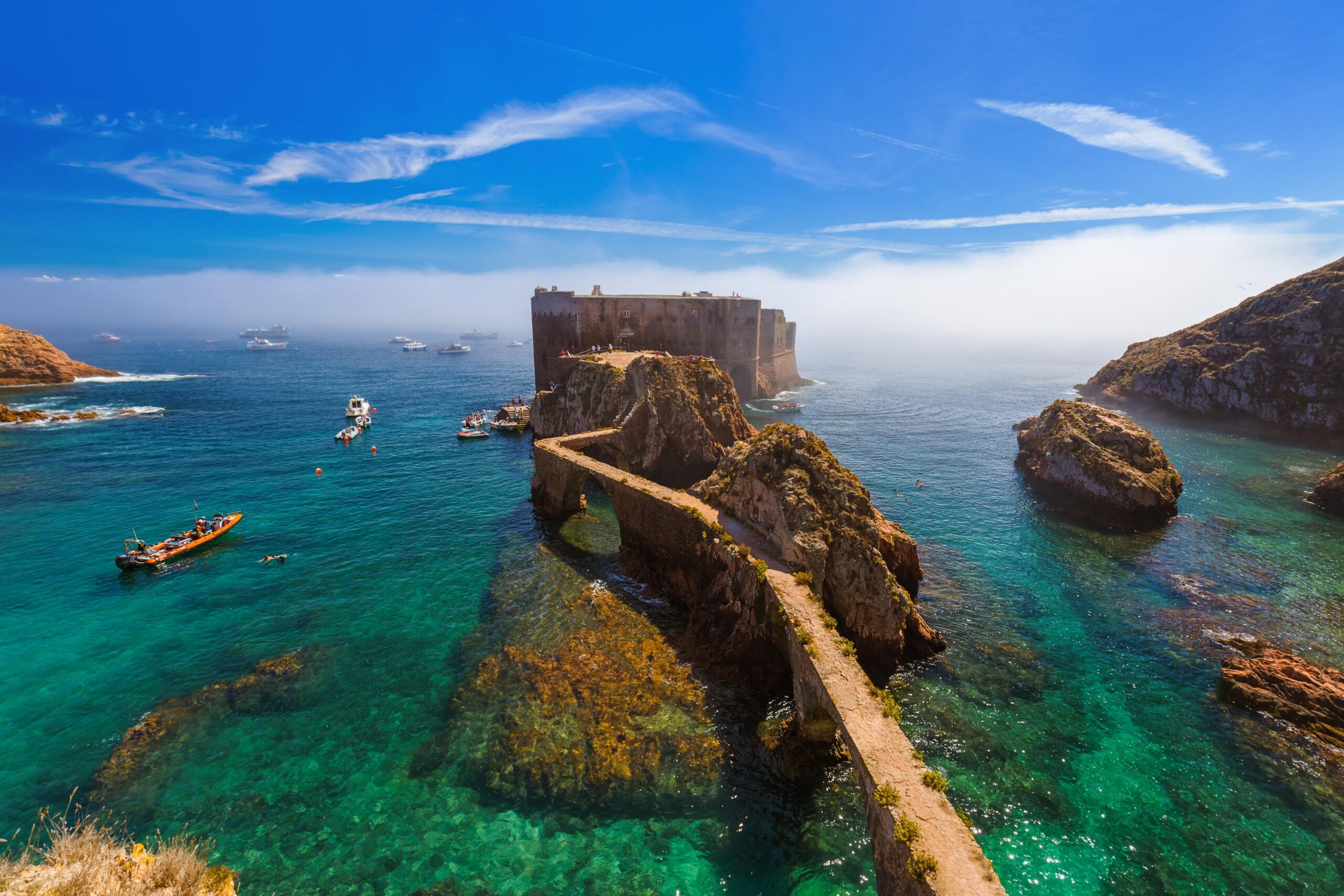 Portugal, camping, Lisbon, Porto, Algarve, Douro Valley, Belém Tower, Jerónimos Monastery, Pena Palace, gastronomy, morue, seafood, pastéis de nata, wine, travel, holidays, vacations, Leiria, Batalha Monastery, Nazaré, Angeiras, Costa de Caparica, Vagueira, Aveiro, Atlantic coast
