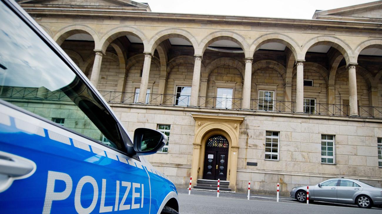 Wuppertal, Mordprozess, Racheakt, Messerstecherei, Pizzeria, Bolzplatz, Polizei, Zeugenaussage, Sicherheitsvorkehrungen, Justiz, Angeklagte, Opfer, Mordkommission, Ermittlungen, Prozessauftakt
