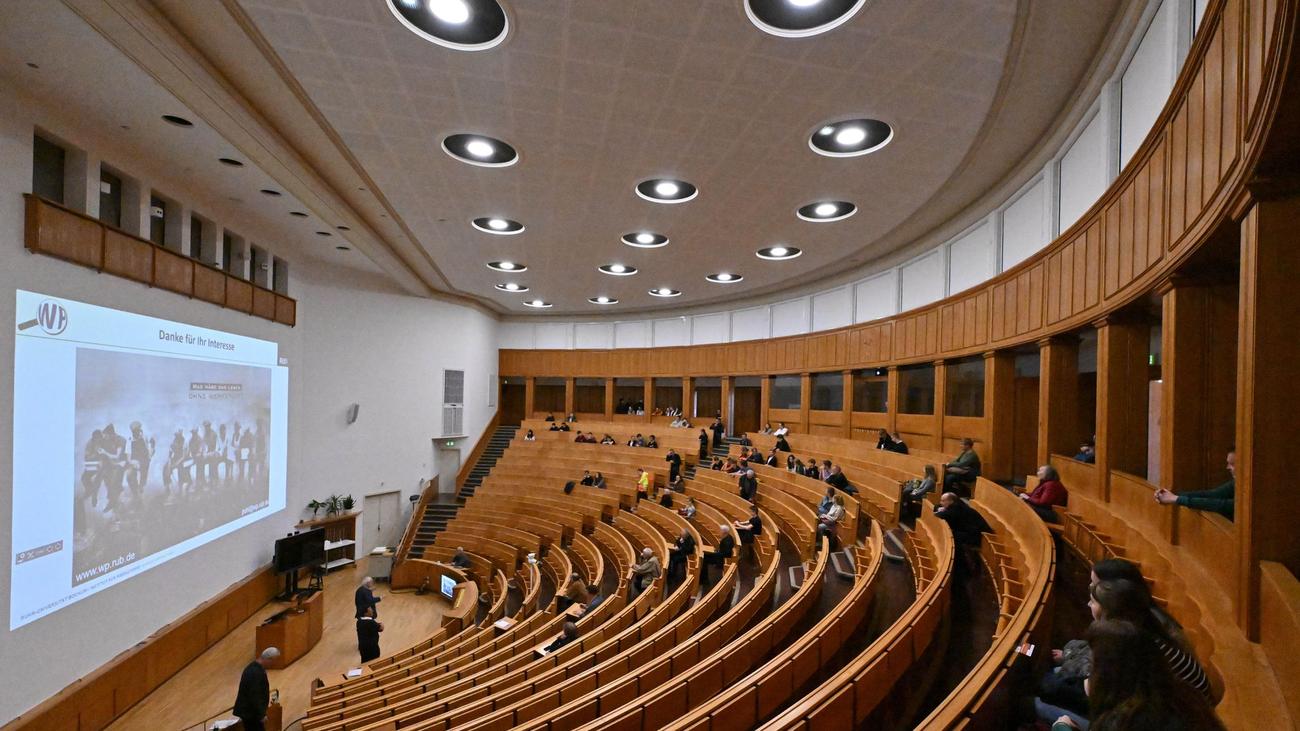 Germany Scholarship, Thuringia, students, universities, colleges, funding, scholarships, International University of Erfurt, statistics, student support, financial aid, women in STEM, higher education, grants, student loans, tuition fees, academic success, sponsorship
