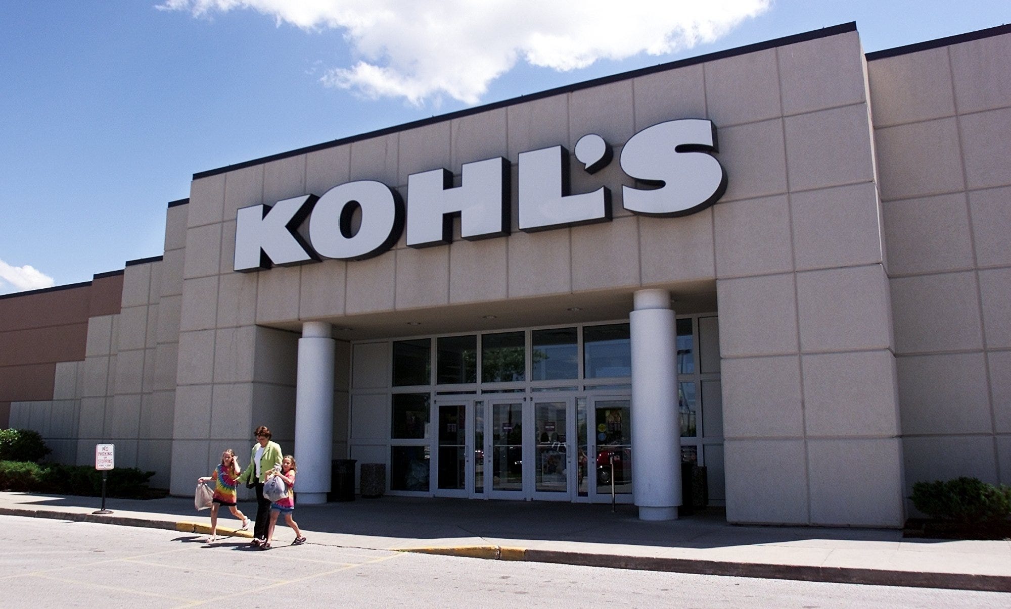 Kohls, CEO, Ashley Buchanan, fired, termination, improper business deals, conflict of interest, Chandra Holt, Boston Consulting Group, BCG, Michael Bender, interim CEO, ethics violation, vendor, consulting agreement, Incredibrew, retail, Wisconsin, Michaels, Apollo Global Management, Walmart, Sams Club, Macys
