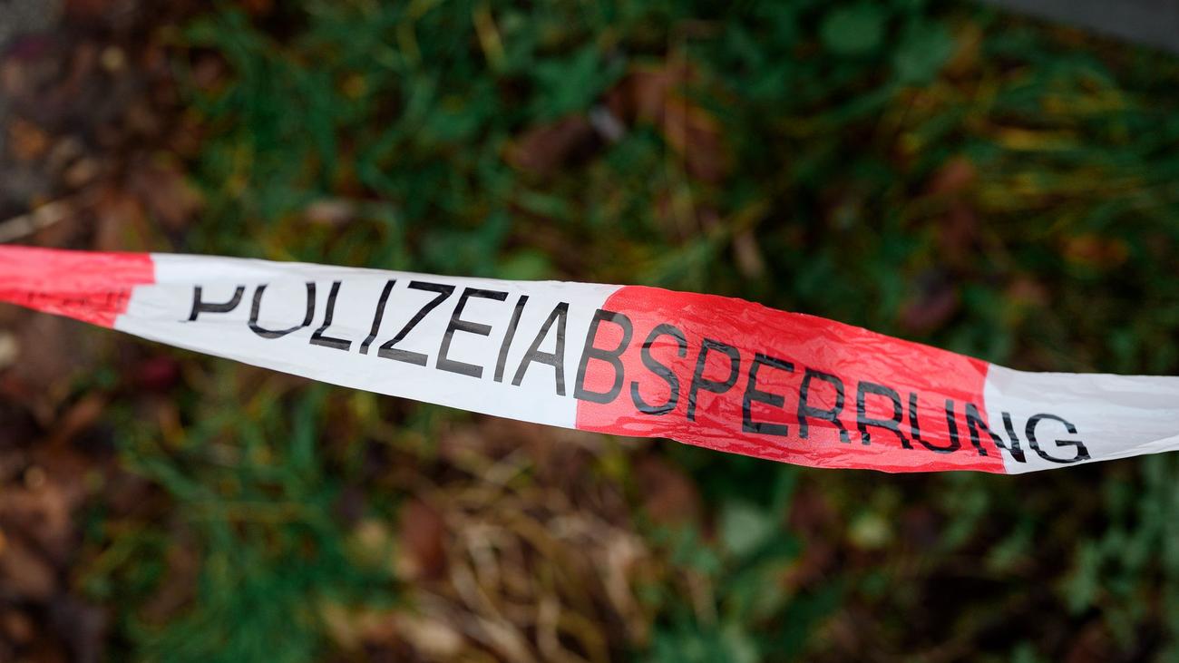 School evacuation, bomb threat, Eschenbach, Oberpfalz, Germany, gymnasium, Wirtschaftsschule, police, search, no threat found, Kreislaufprobleme, heat, students, teachers, safety, Großaufgebot, investigation
