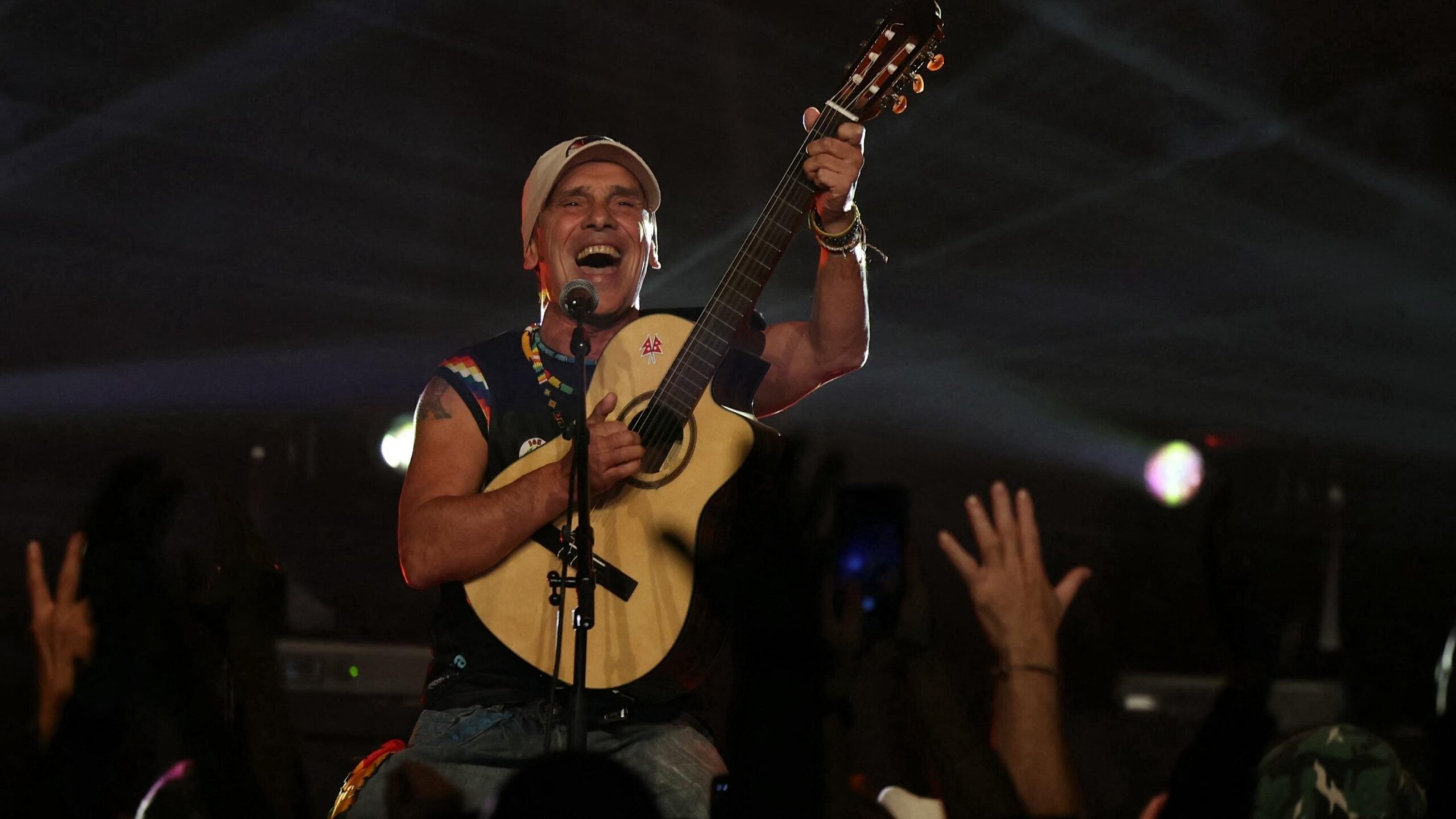 Manu Chao, Barcelona, Spain, power outage, concert, music, Me gustas tú, electricity, blackout, neighborhood, community, gigawatts, cyberattack, technical problem
