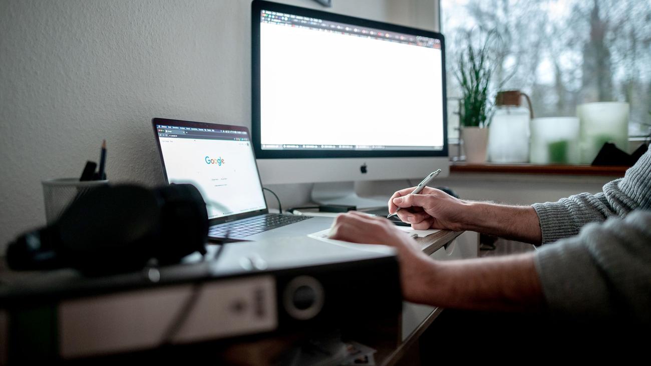 Homeoffice, remote work, telework, Germany, international comparison, academic workers, Ifo Institute, study, work from home, work culture, global average, work-life balance, individualistic societies, employees with children, remote work statistics, future of work, flexible work arrangements.
