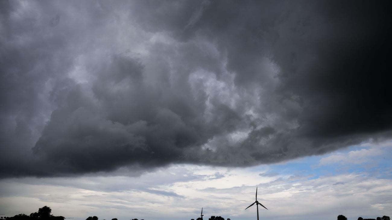 Weather, Germany, thunderstorm, storm, rain, hail, temperature, cold front, forecast, German Weather Service, NRW, North Rhine-Westphalia, weekend weather, weather change
